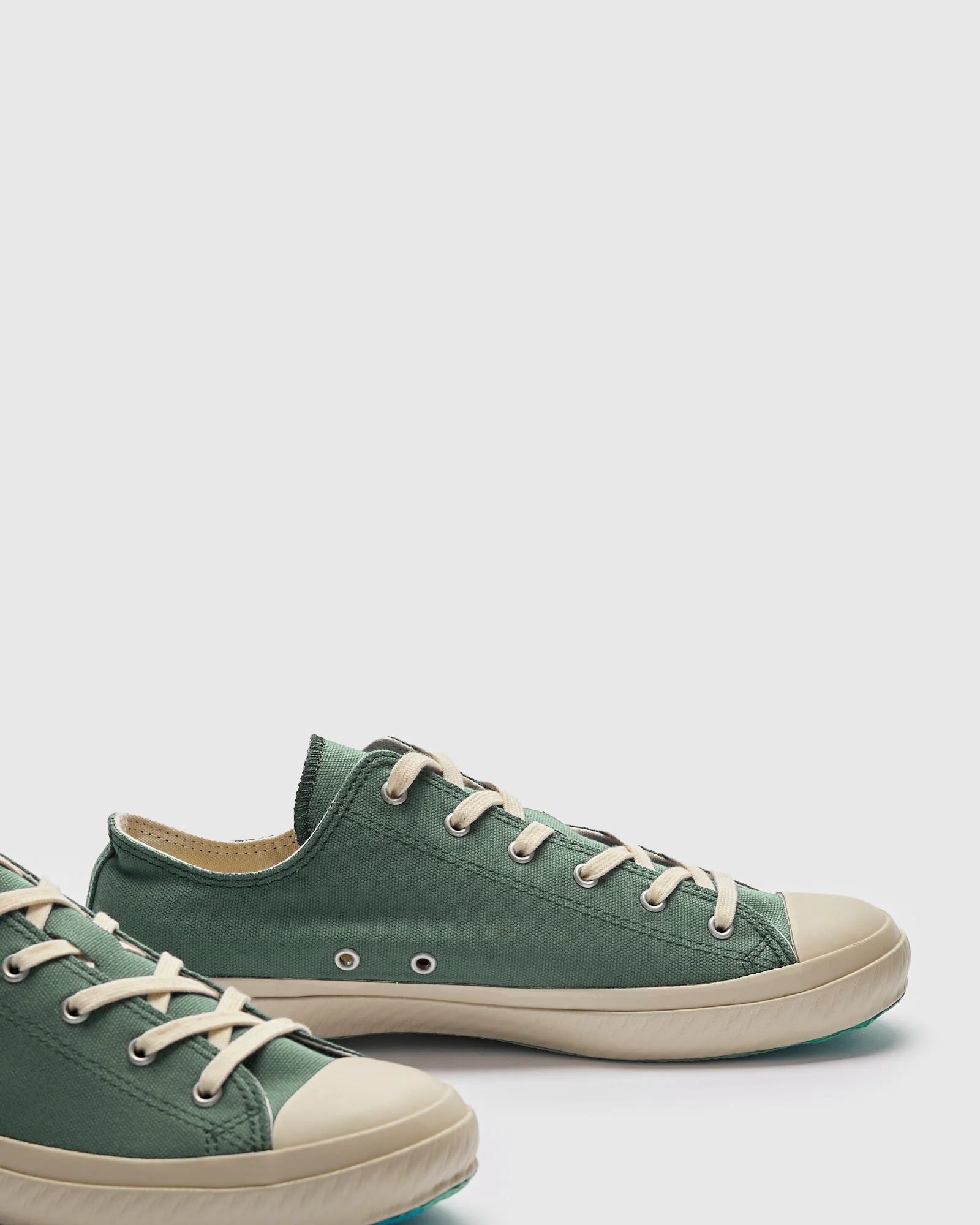 01JP Low Top Sneaker in Green - Image 4