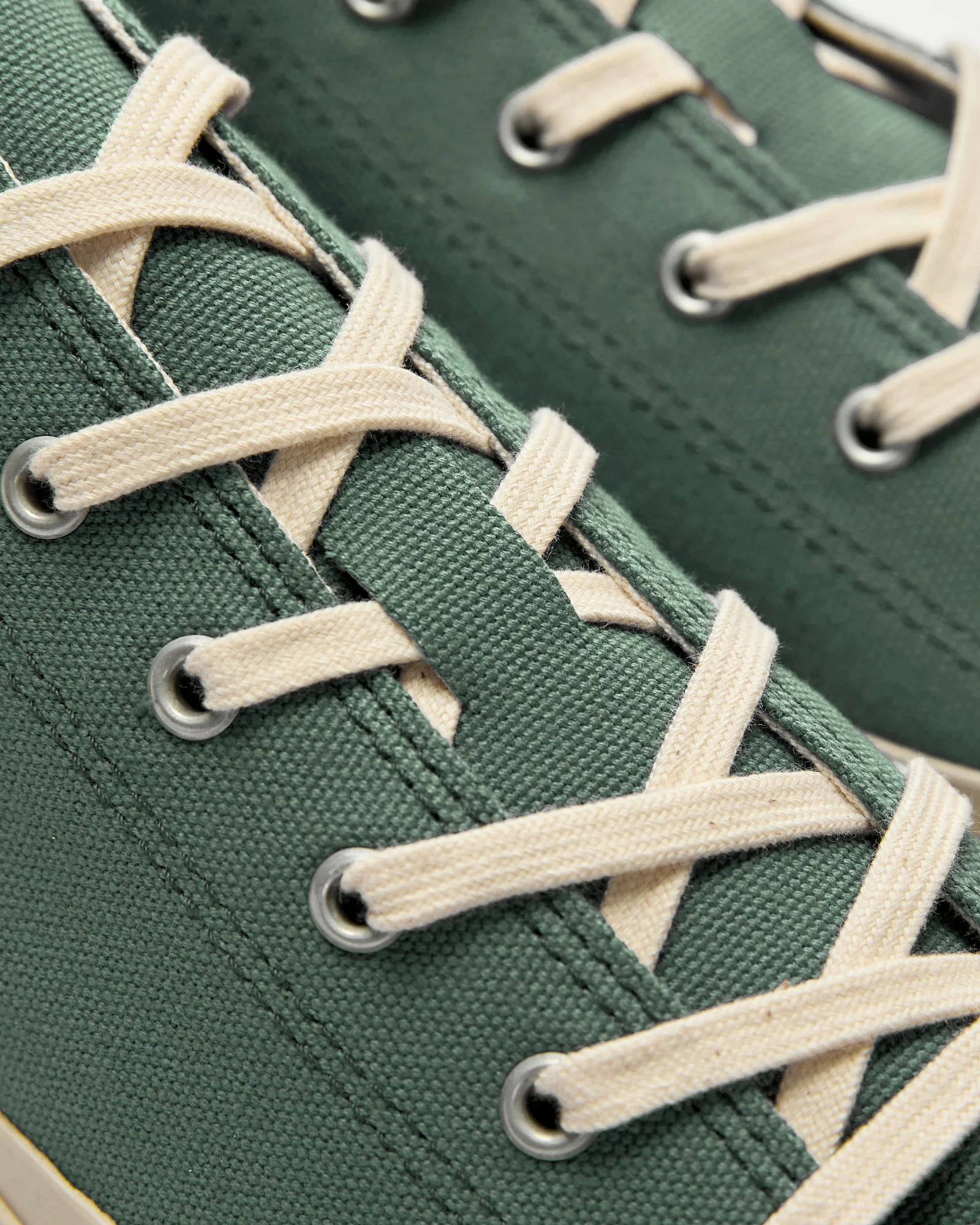01JP Low Top Sneaker in Green - Image 8