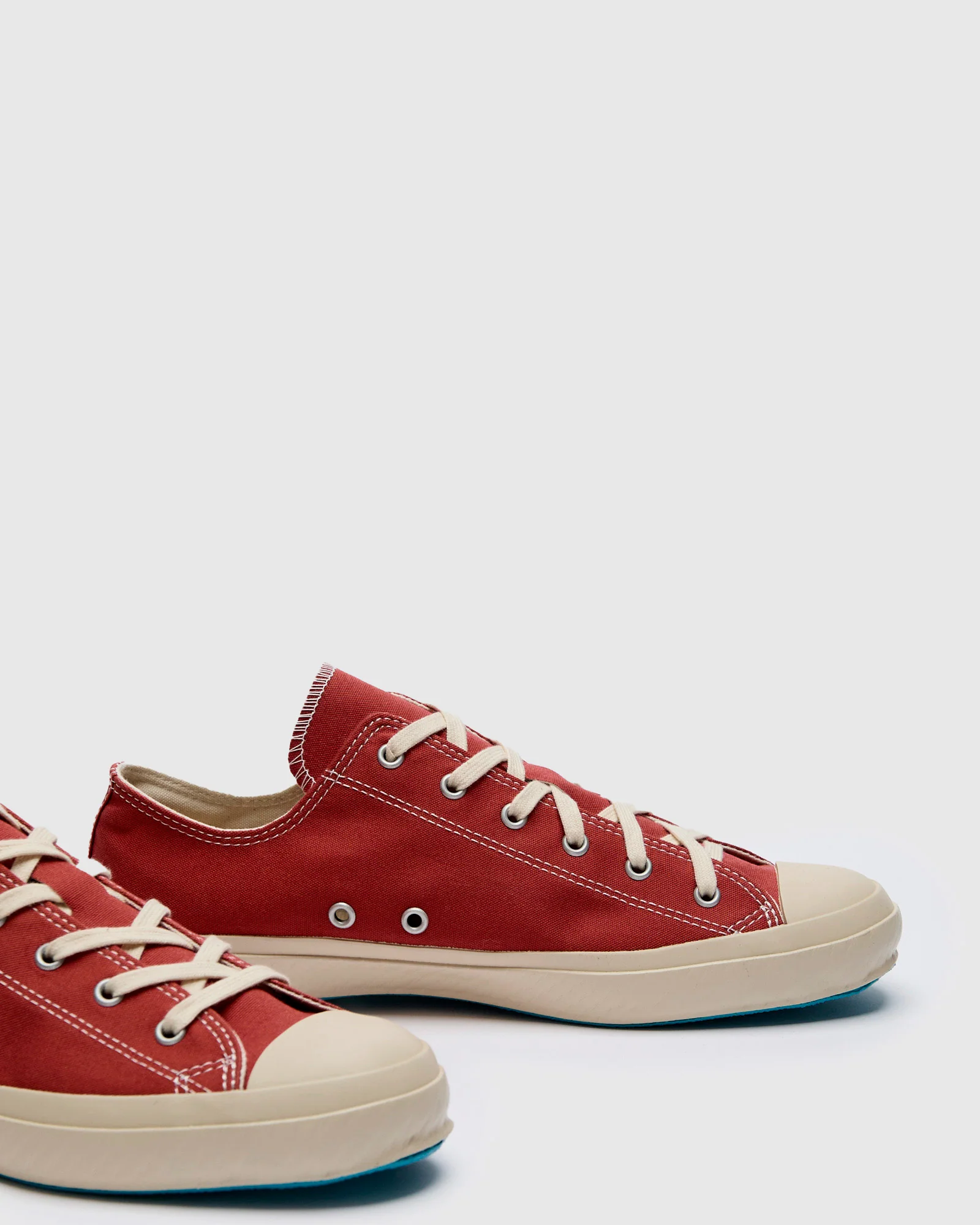 01JP Low Top Sneaker in Red - Image 4