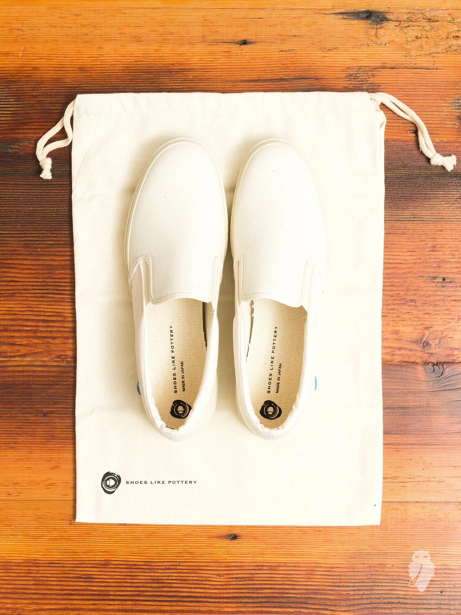 02JP Slip-On Sneaker in White - Image 7