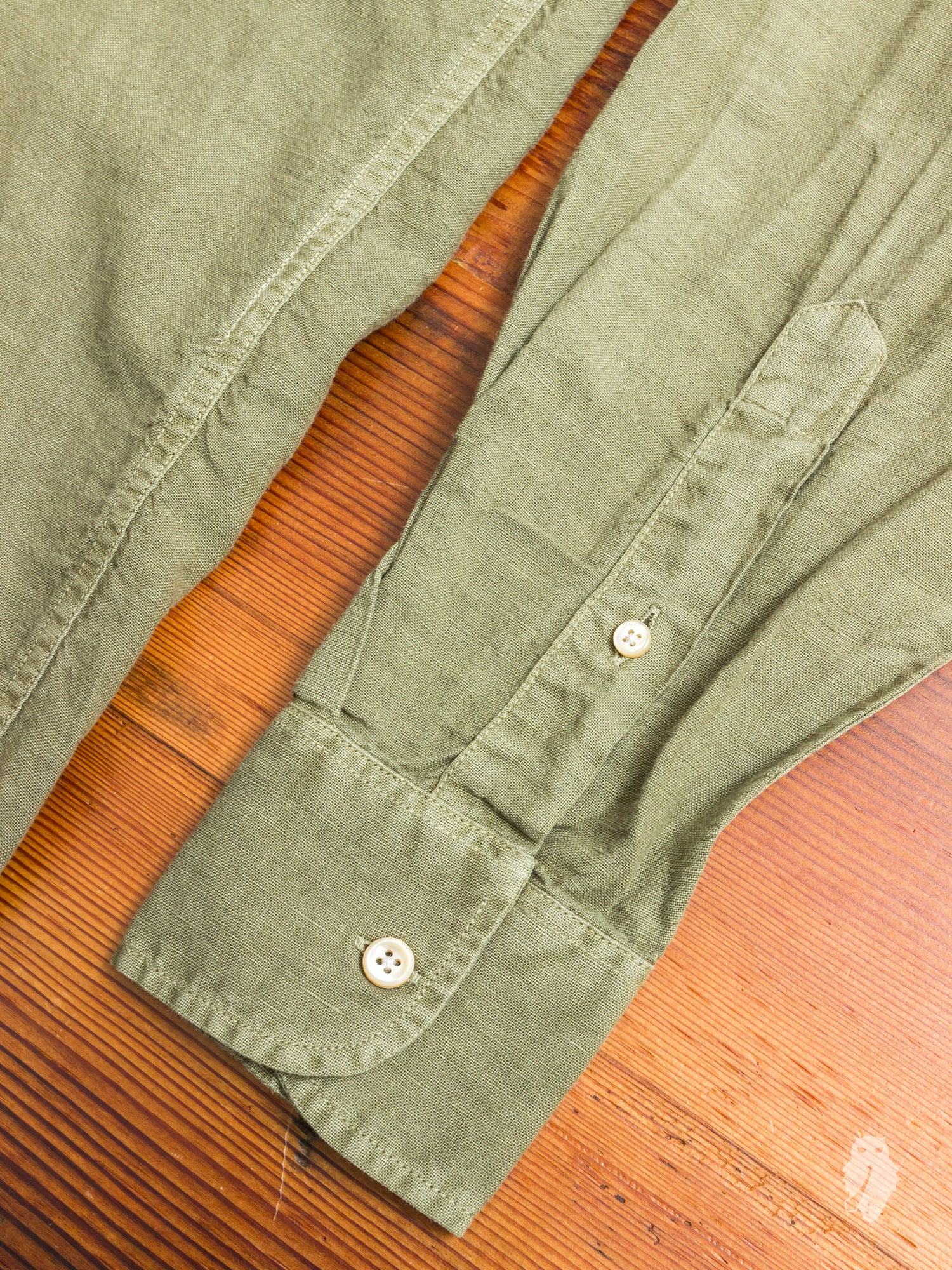 1950s Button Down Shirt in Olive Linen - Image 6