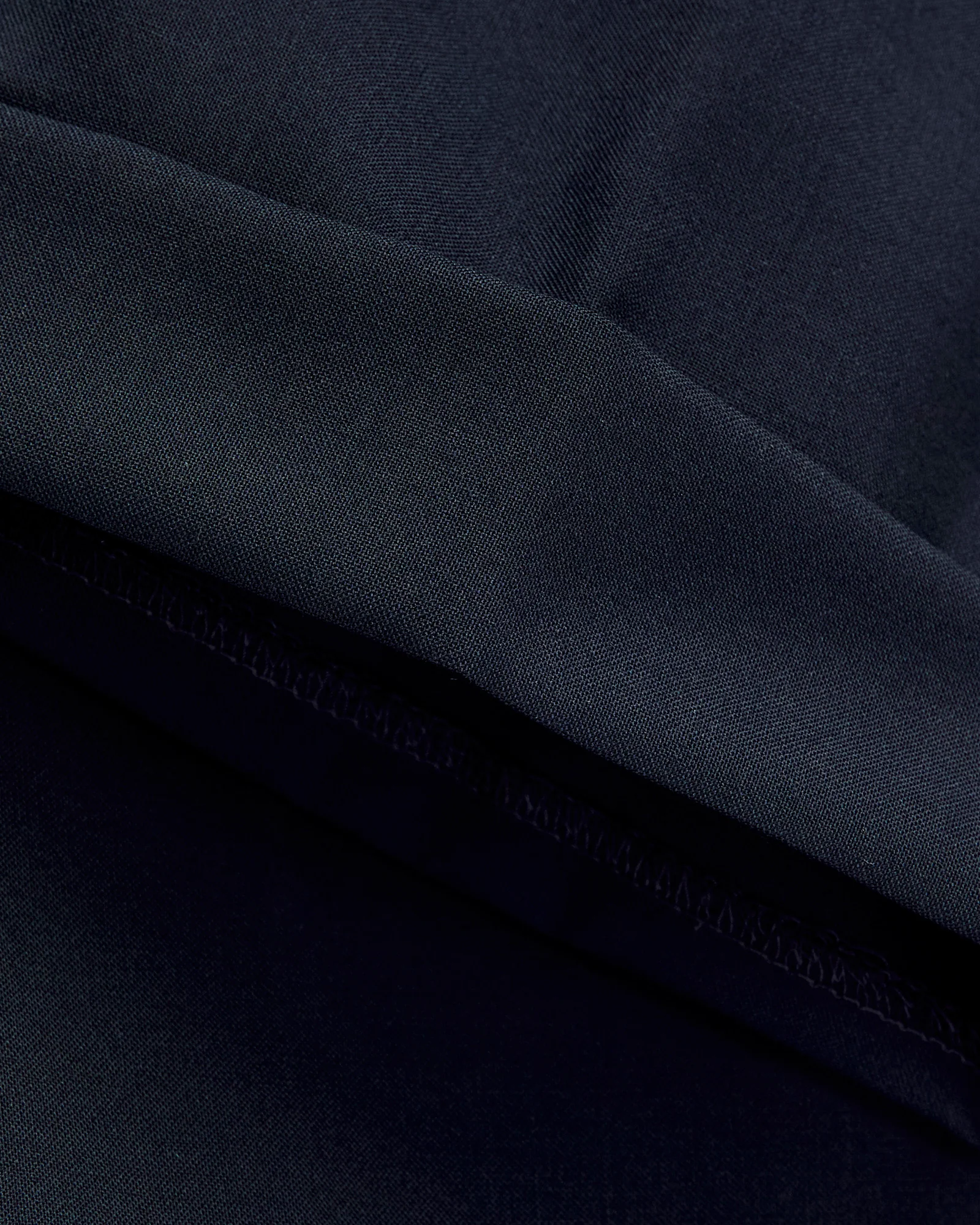 2-Pleat Tropical Wool Trousers in Dark Navy - Image 7
