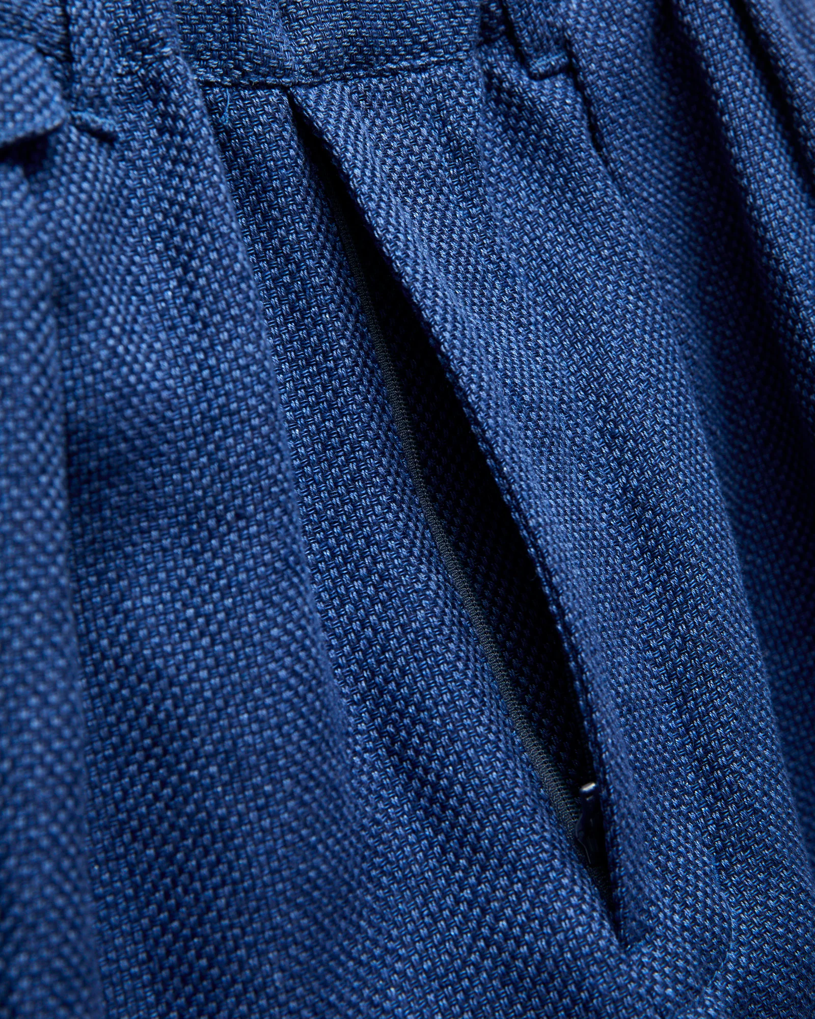 2-Pleats Cotton Linen Relax Trousers in Navy - Image 7