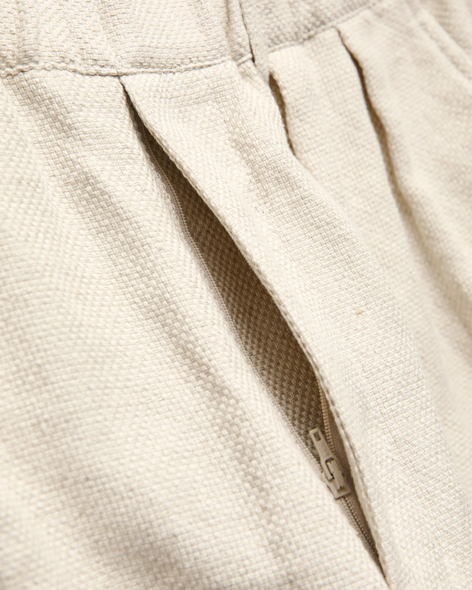 2-Pleats Cotton Linen Relax Trousers in Off White - Image 7
