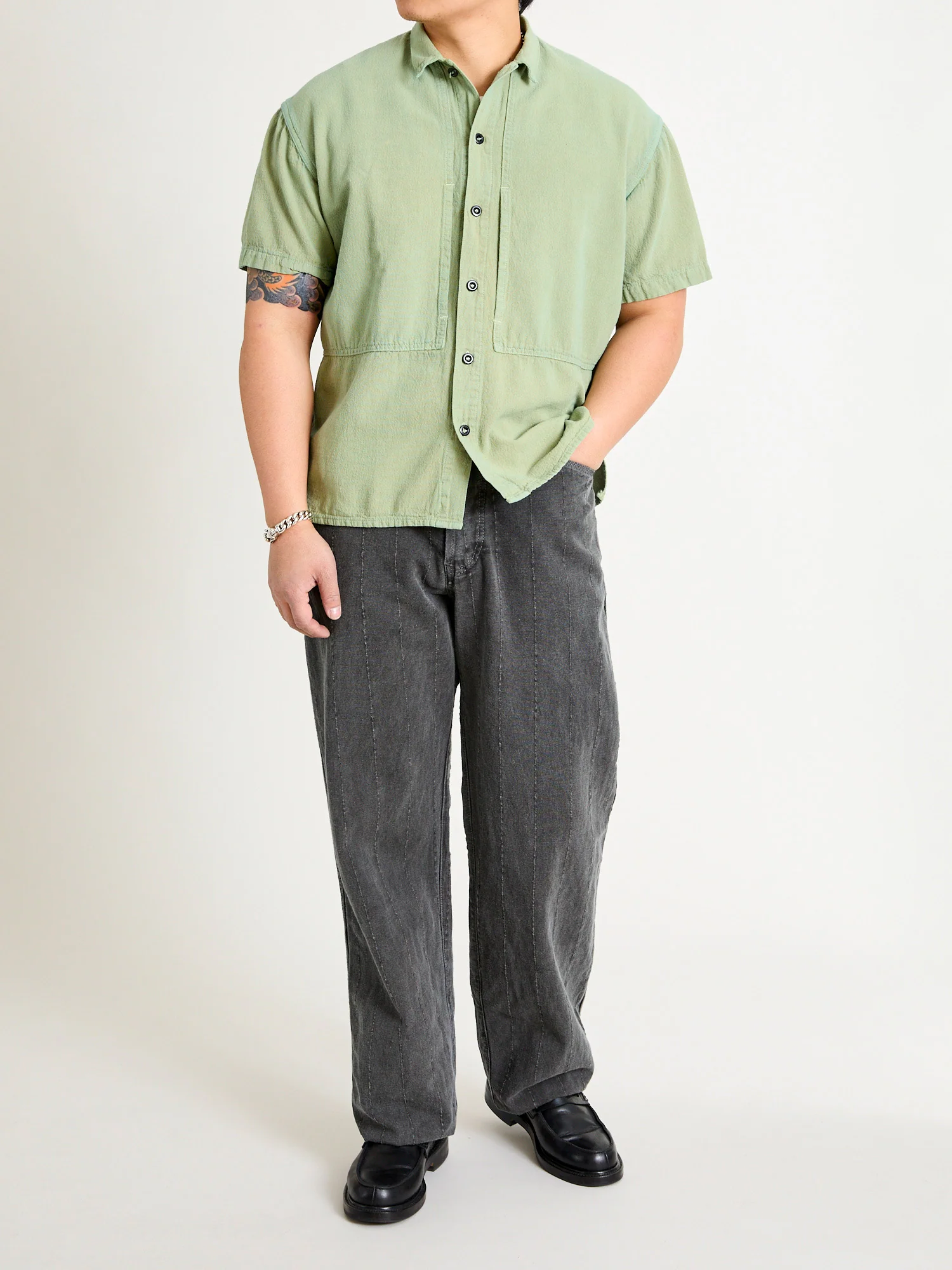 479 Short Sleeve Square Tail Yoke Shirt in Khaki - Image 10