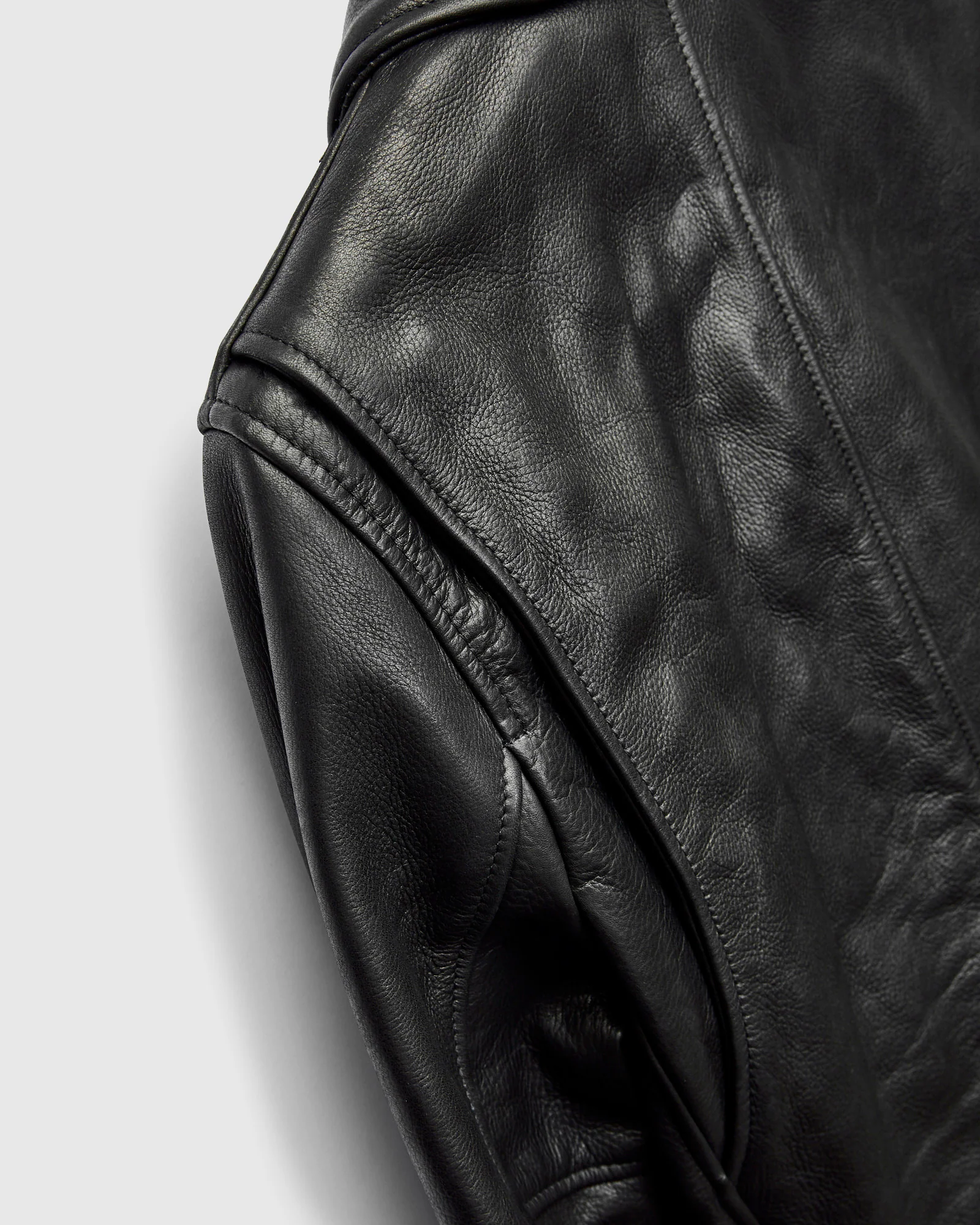 562 Pebbled Cowhide Weekender Jacket in Black - Image 9
