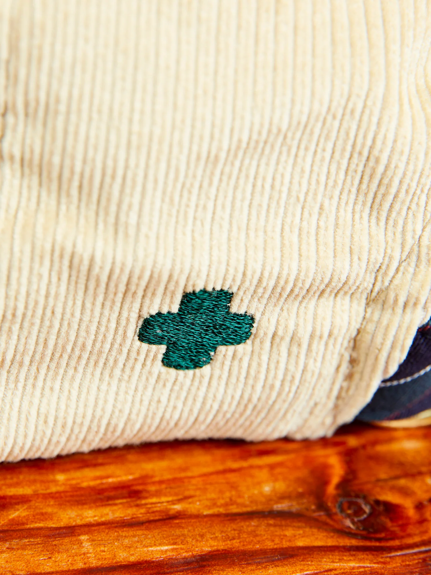 6-Panel Corduroy Cap in Beige - Image 5