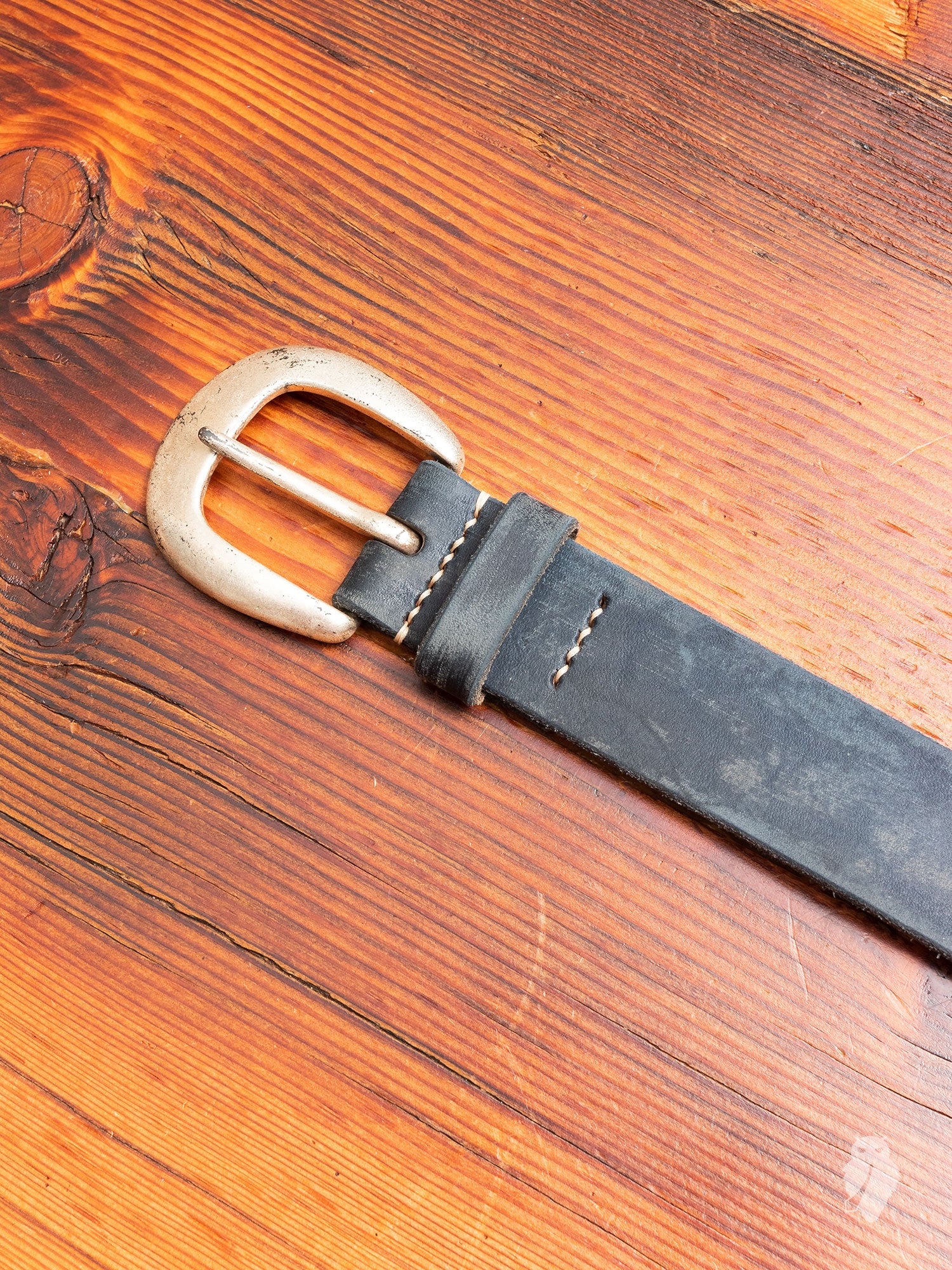6210 Wild Leather Belt in Dark Navy - Image 2