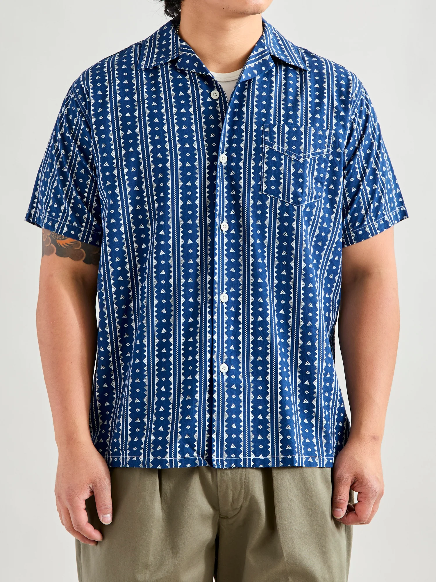Bassen Hawaiian Shirt in Indigo Geo-Stripe - Image 2