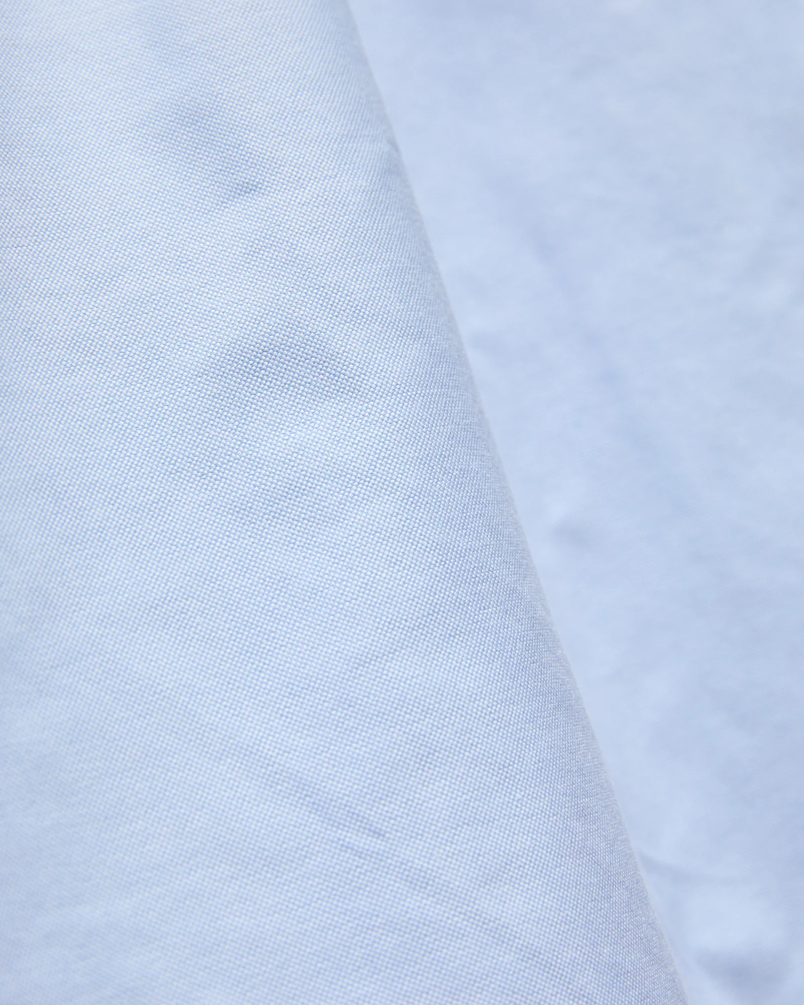 Belavista Button-Up Shirt in Light Blue - Image 2