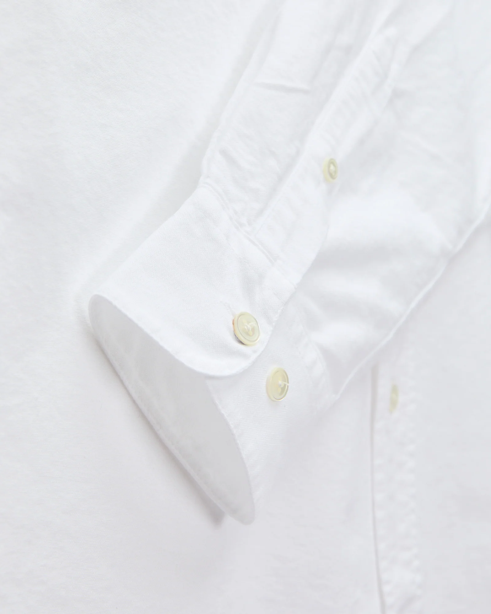 Belavista Button-Up Shirt in Off-White - Image 4