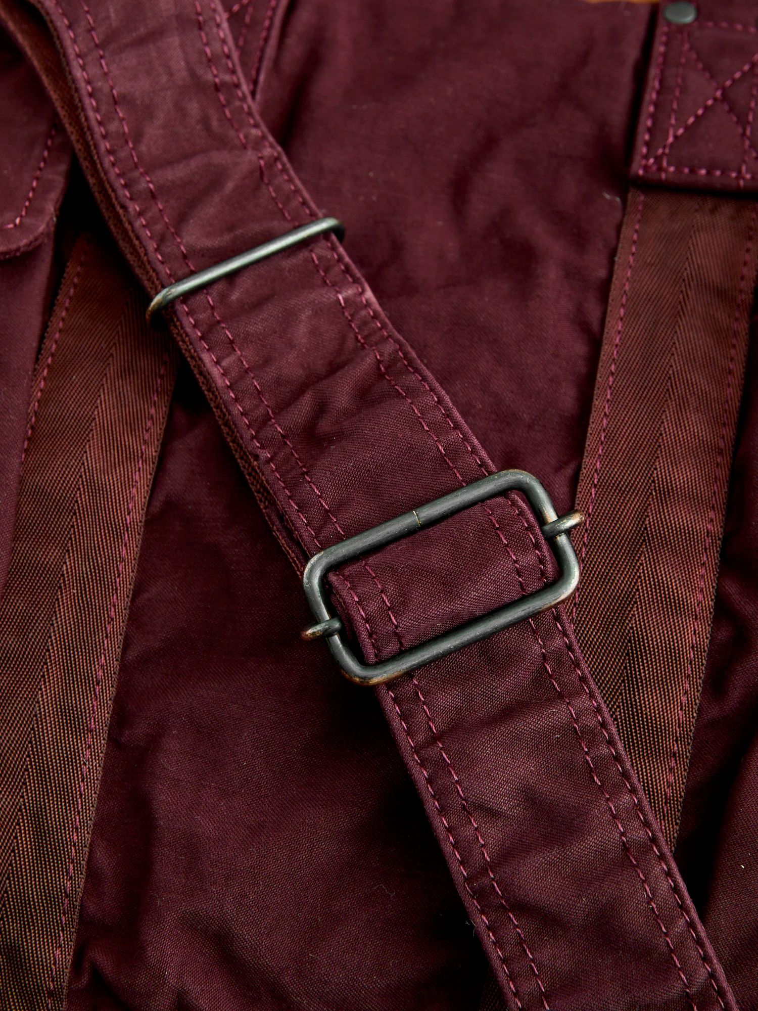 "Crag" 2-Way Boston Bag (S) in Burgundy - Image 3