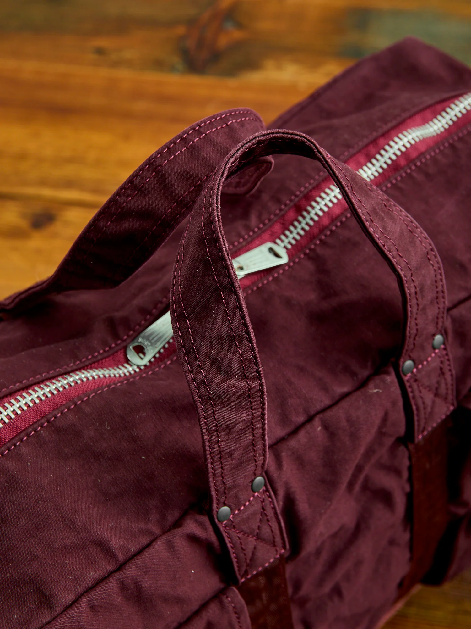 "Crag" 2-Way Boston Bag (S) in Burgundy - Image 5