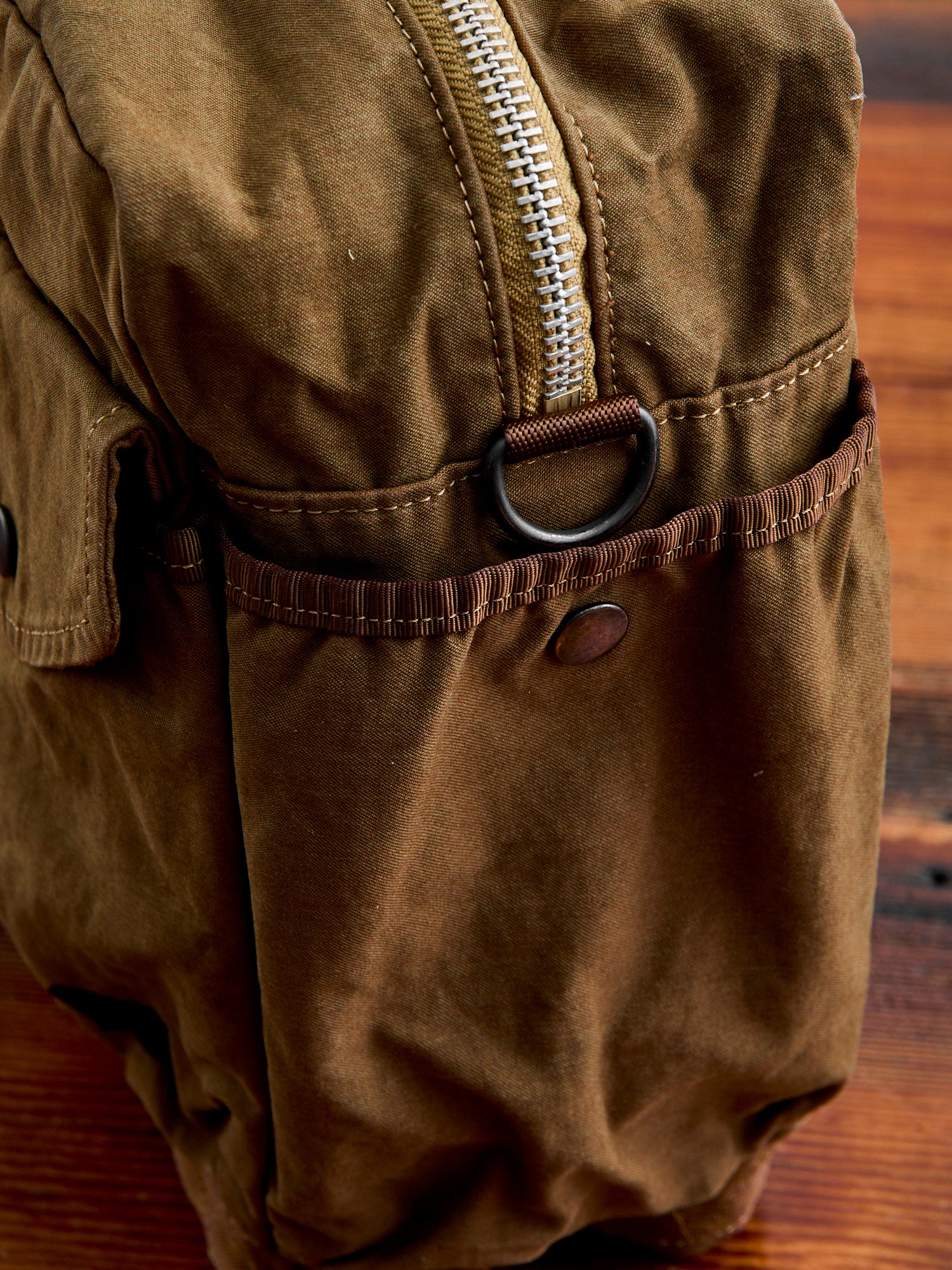 "Crag" 2-Way Boston Bag (S) in Coyote - Image 7