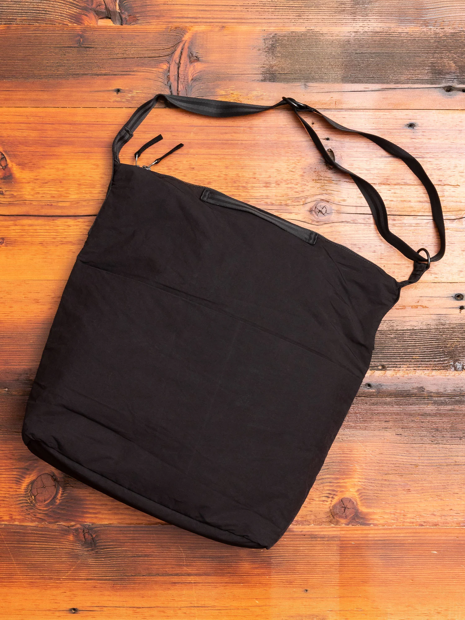 Cramshell Tote Bag in Black - Image 9