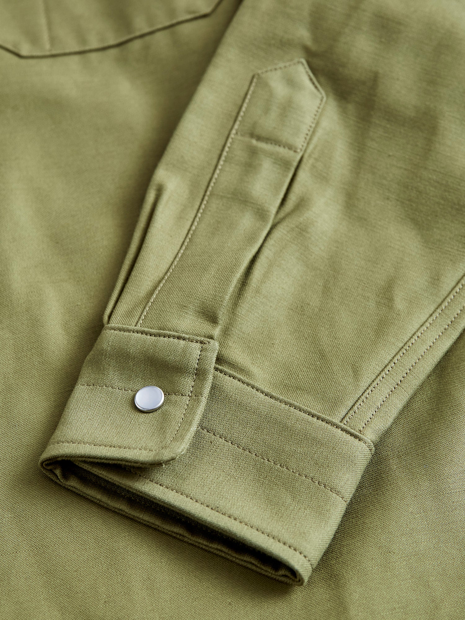 Drover Overshirt in Fatigue Sateen - Image 5