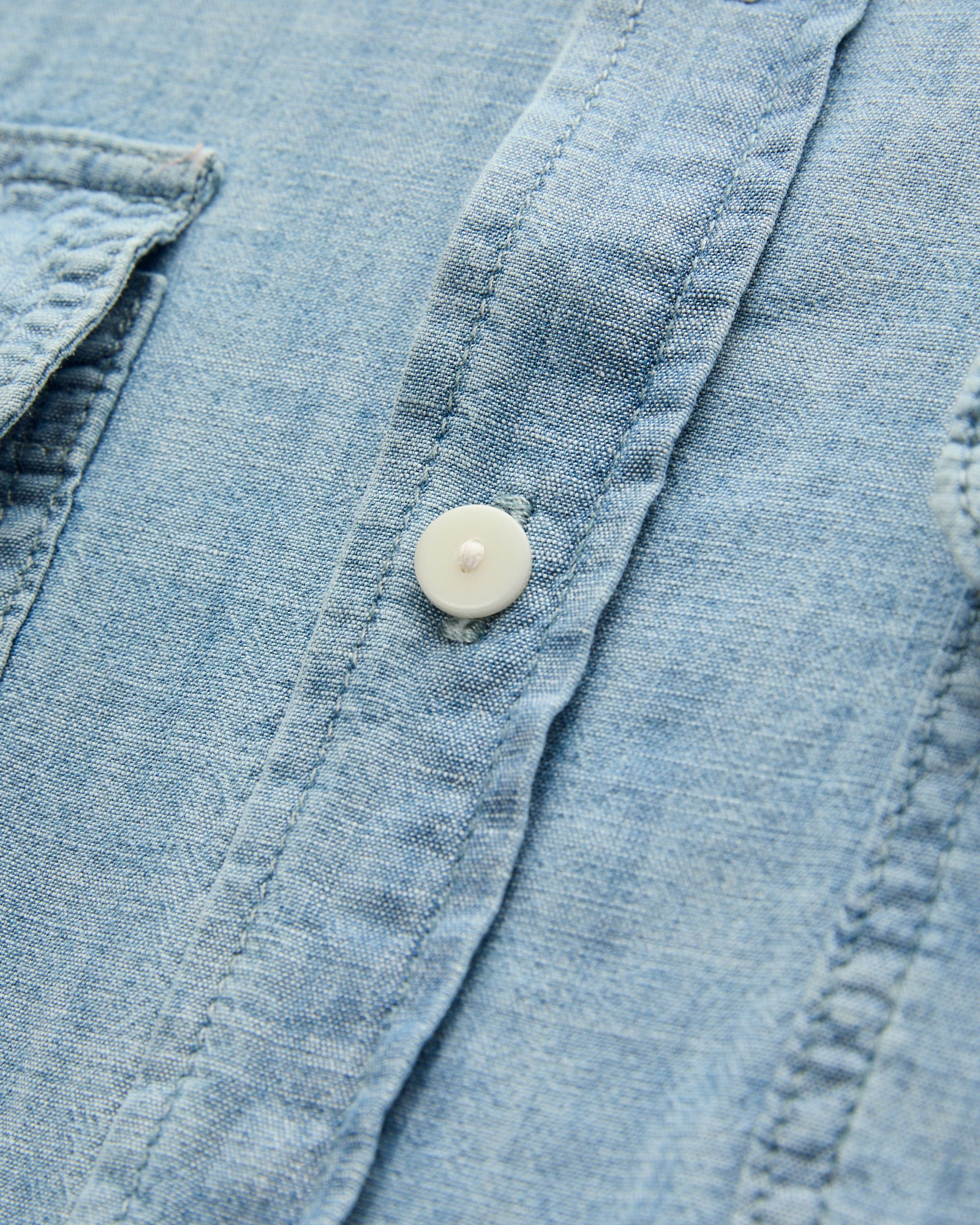 Earl Chambray Shirt in Washed Indigo - Image 4