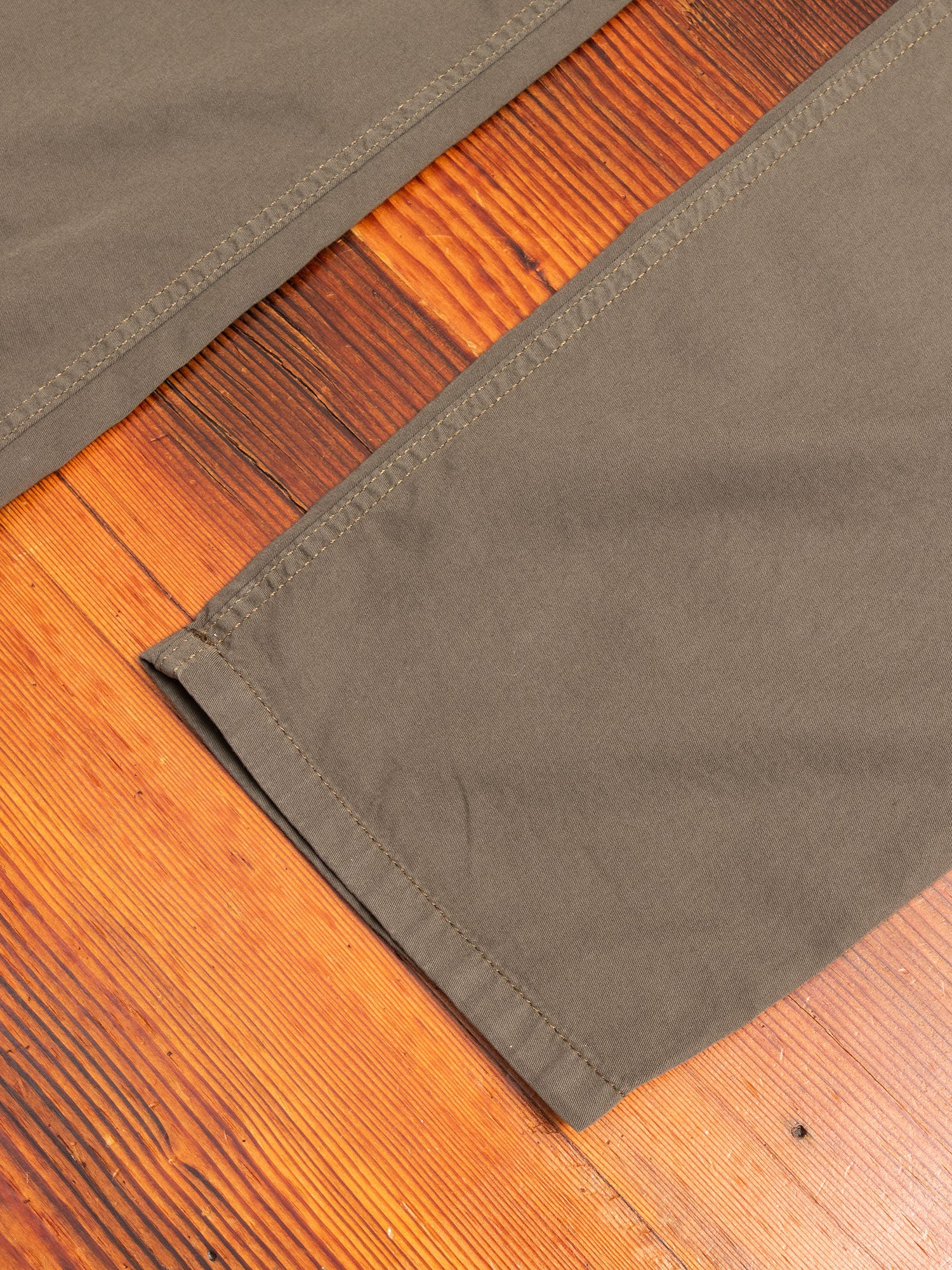Ezra Light Twill Trousers in Ivy Green - Image 8