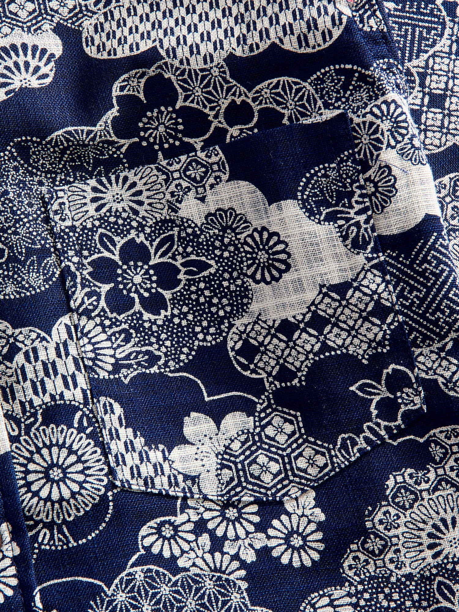 "Floral Cloud" Oxford Shirt in Navy - Image 5