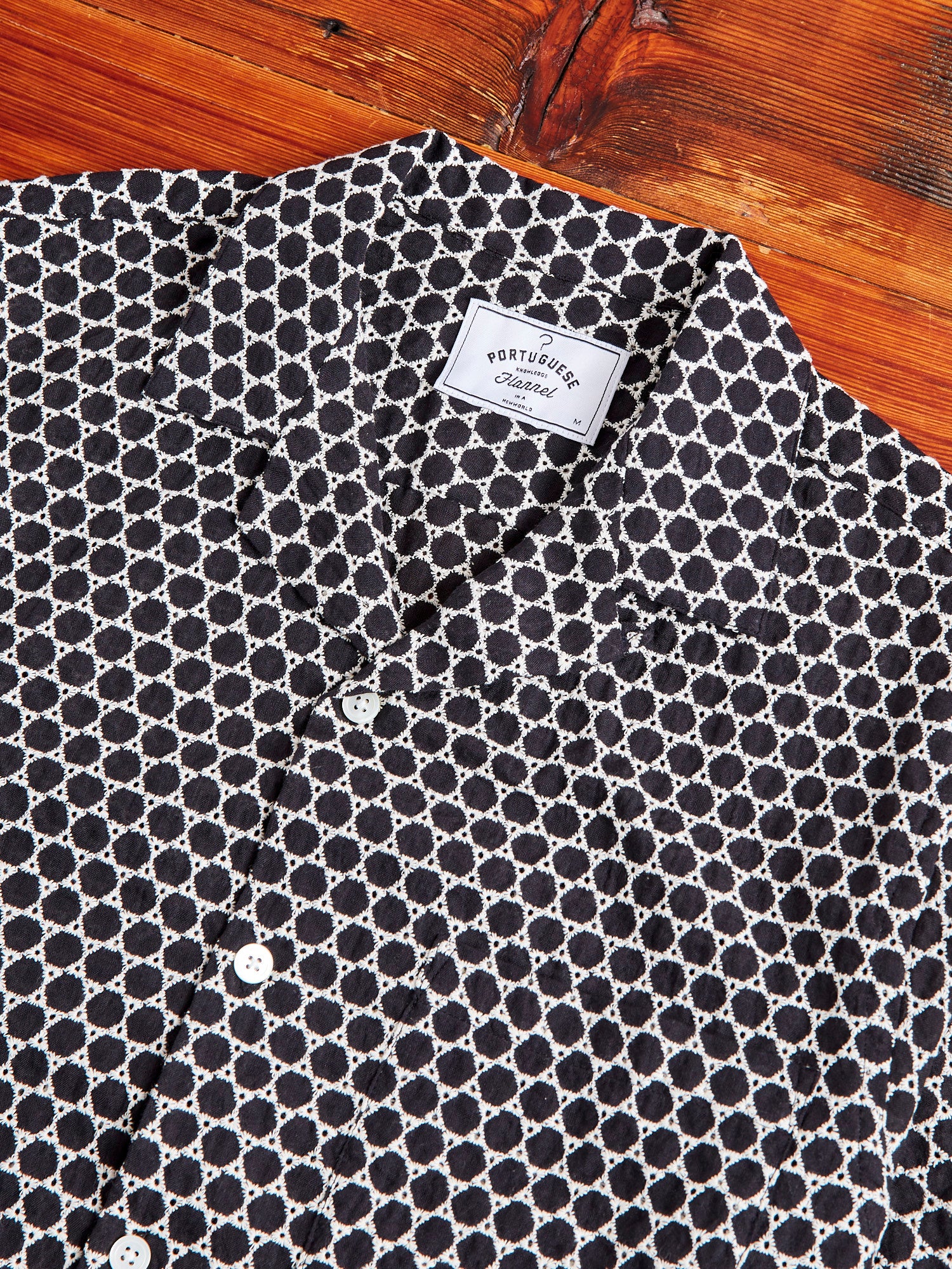 Folc Button-Up Shirt in Black - Image 3