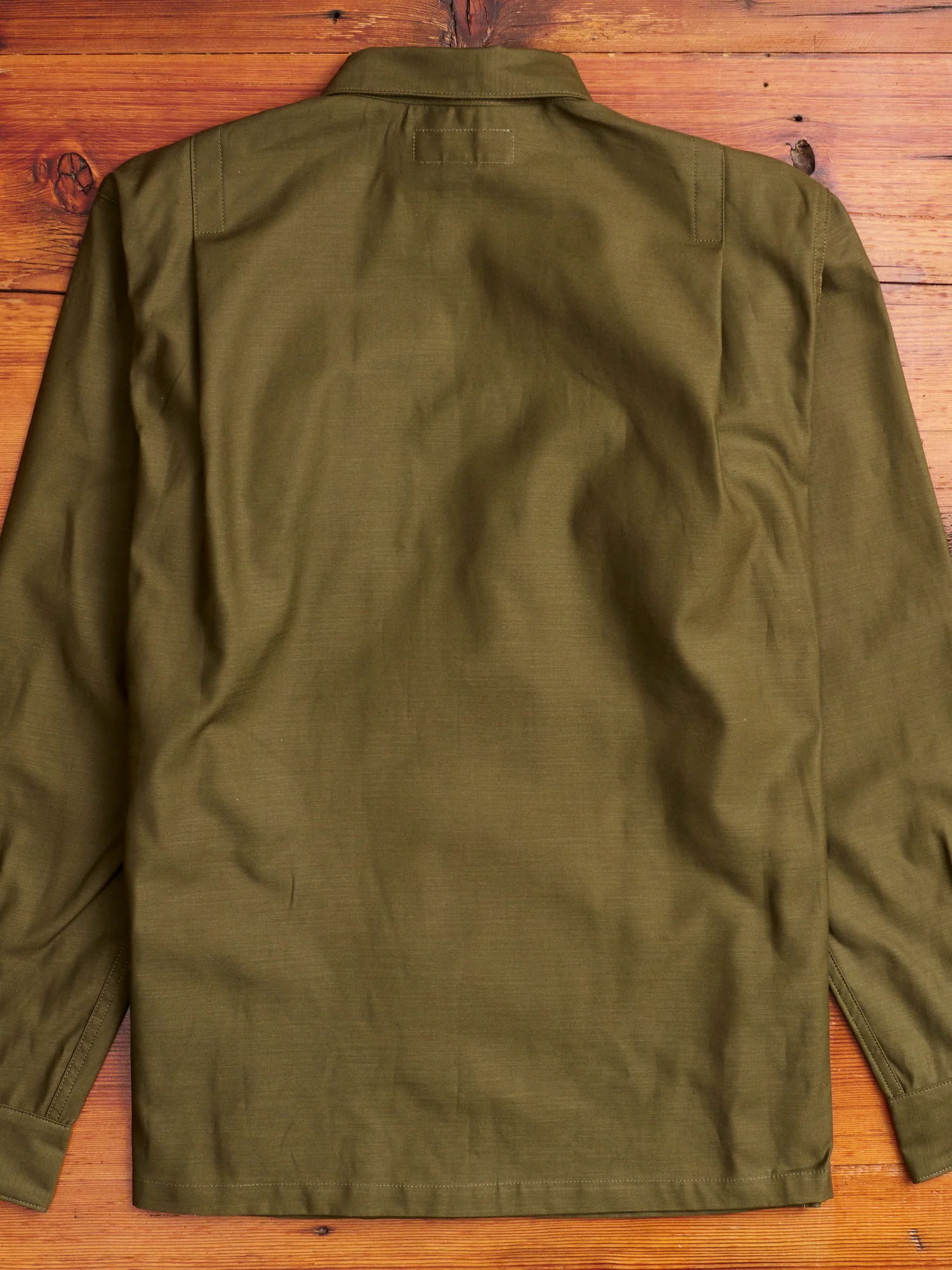 Gardener Half Overshirt in Olive Military Satin - Image 11