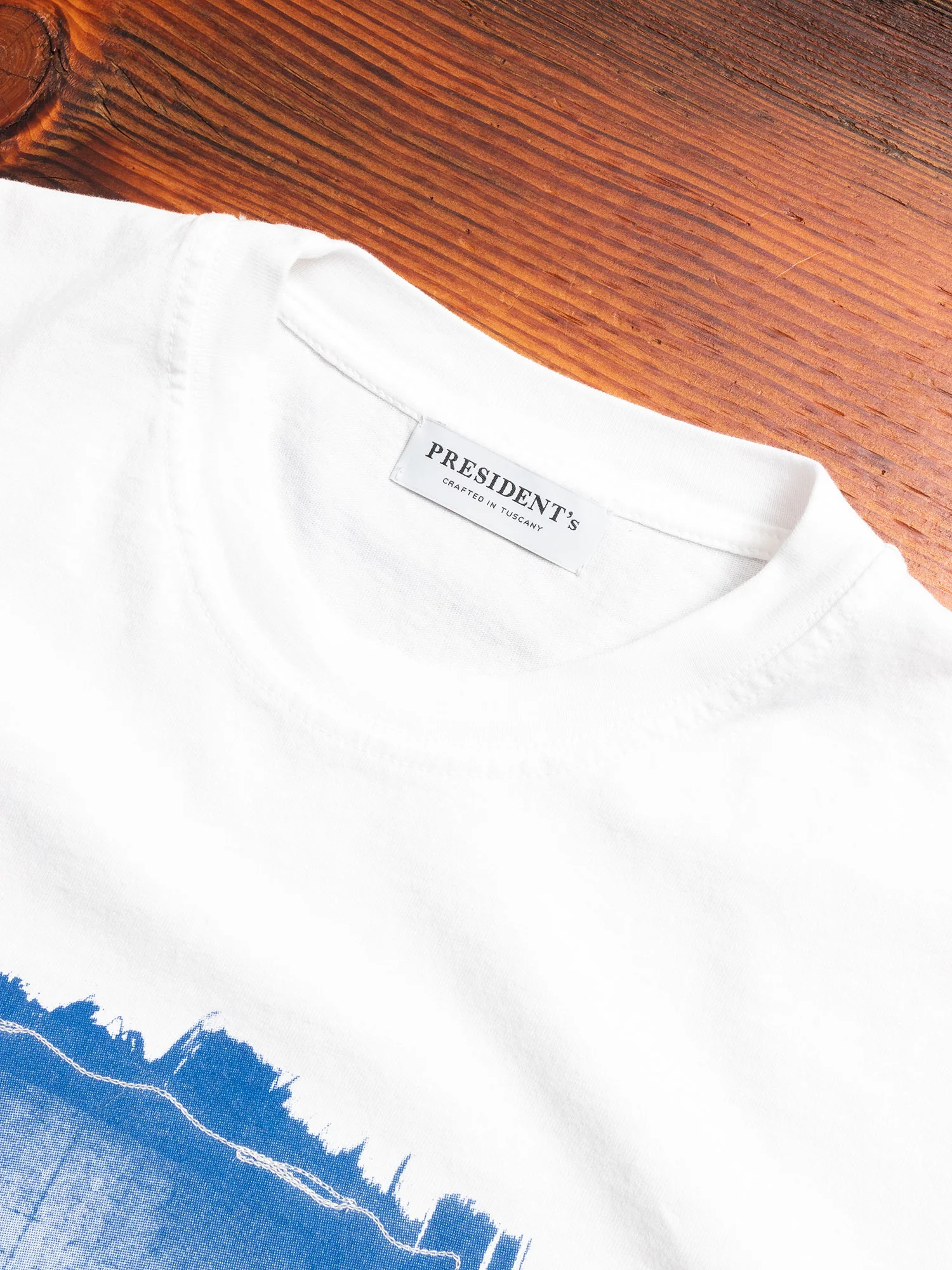 "La Scala" T-Shirt in White - Image 2