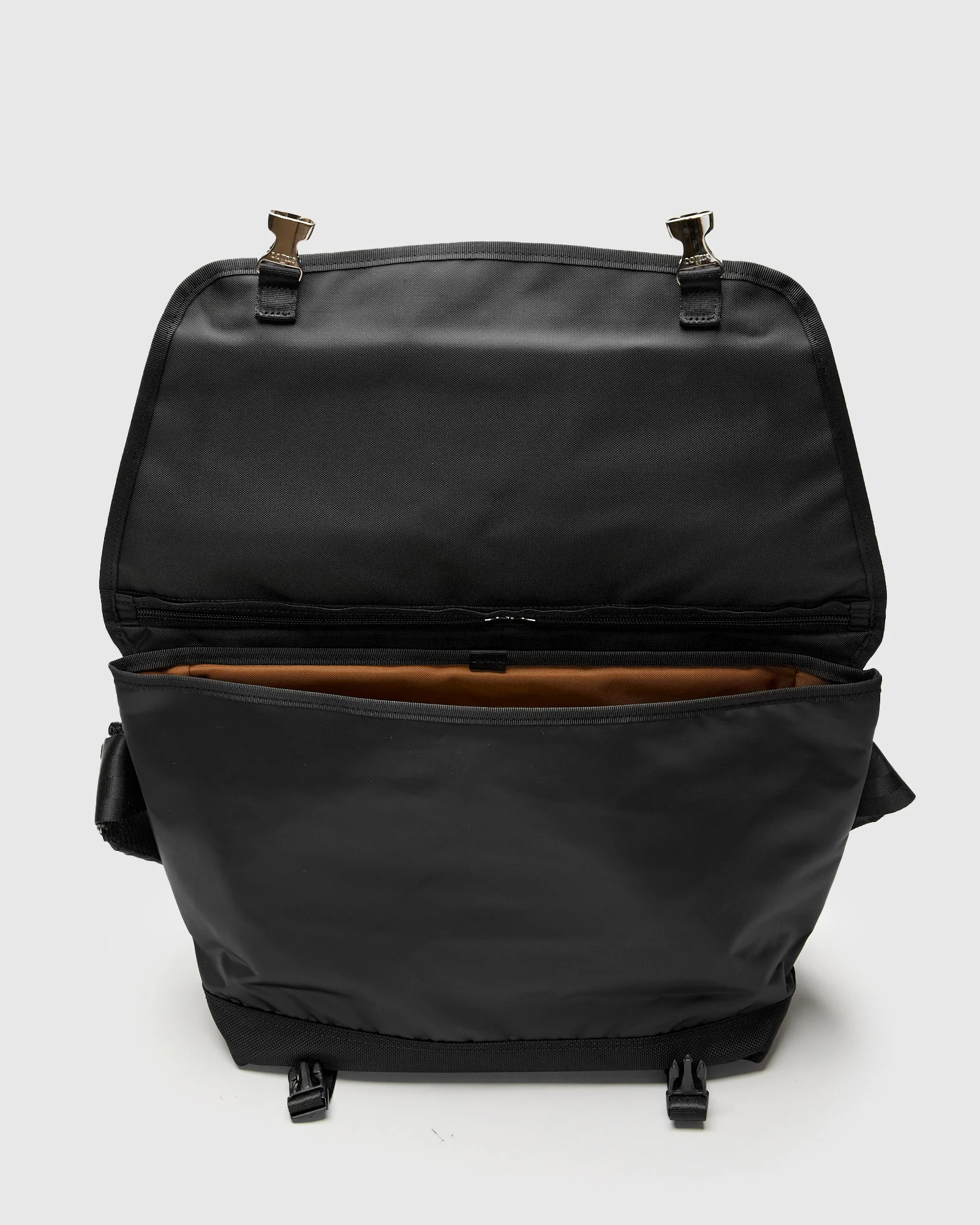Lightning V2 Messenger Bag in Black - Image 6