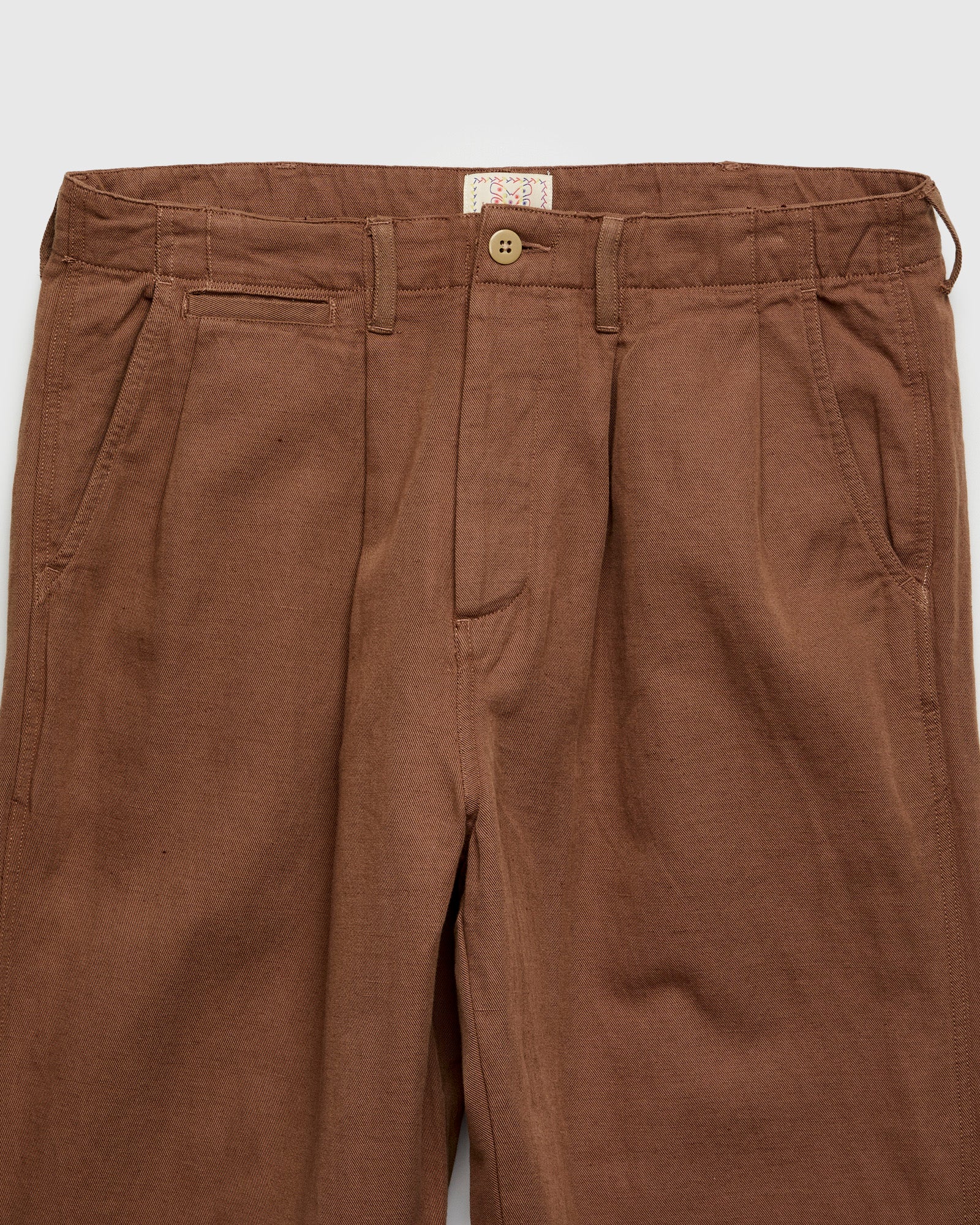 Linen Pleated Chino in Churro Brown - Image 5