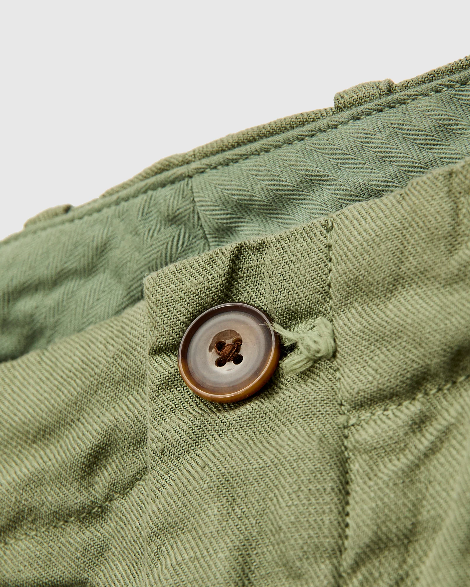 Linen 2Tuck Tapered Pants in Olive - Image 6