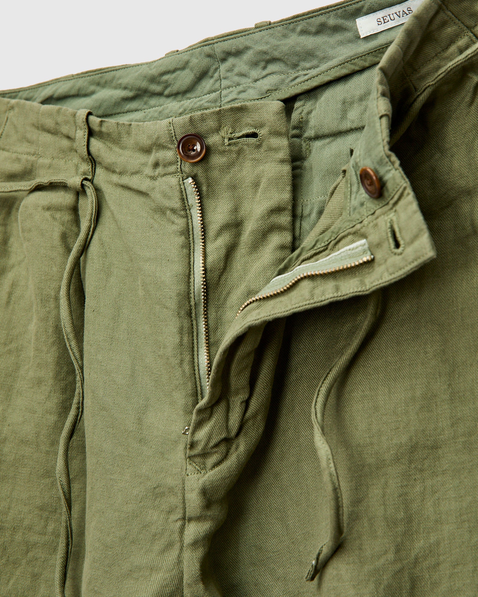 Linen 2Tuck Tapered Pants in Olive - Image 7