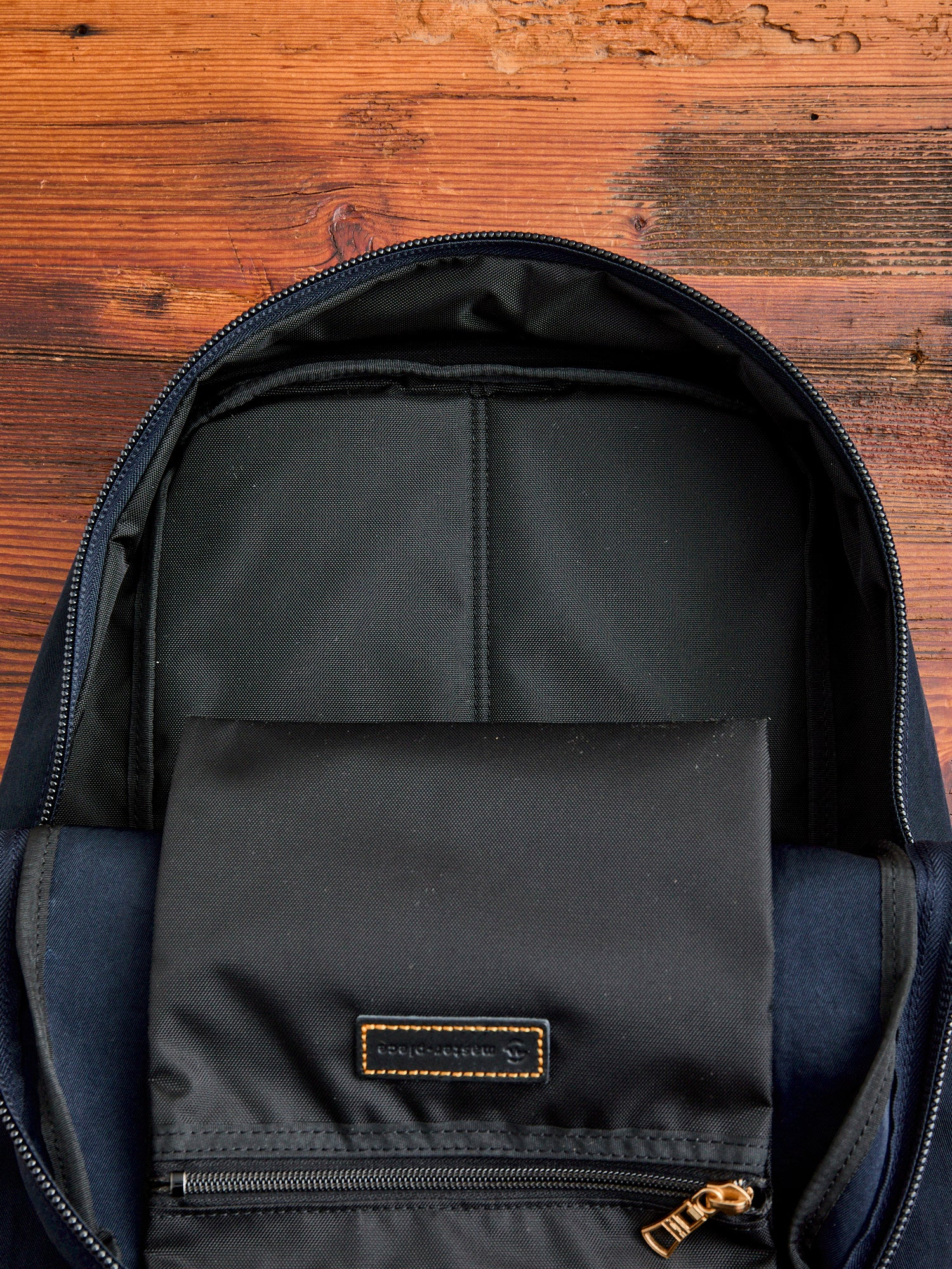 Link Backpack v2 in Navy - Image 14