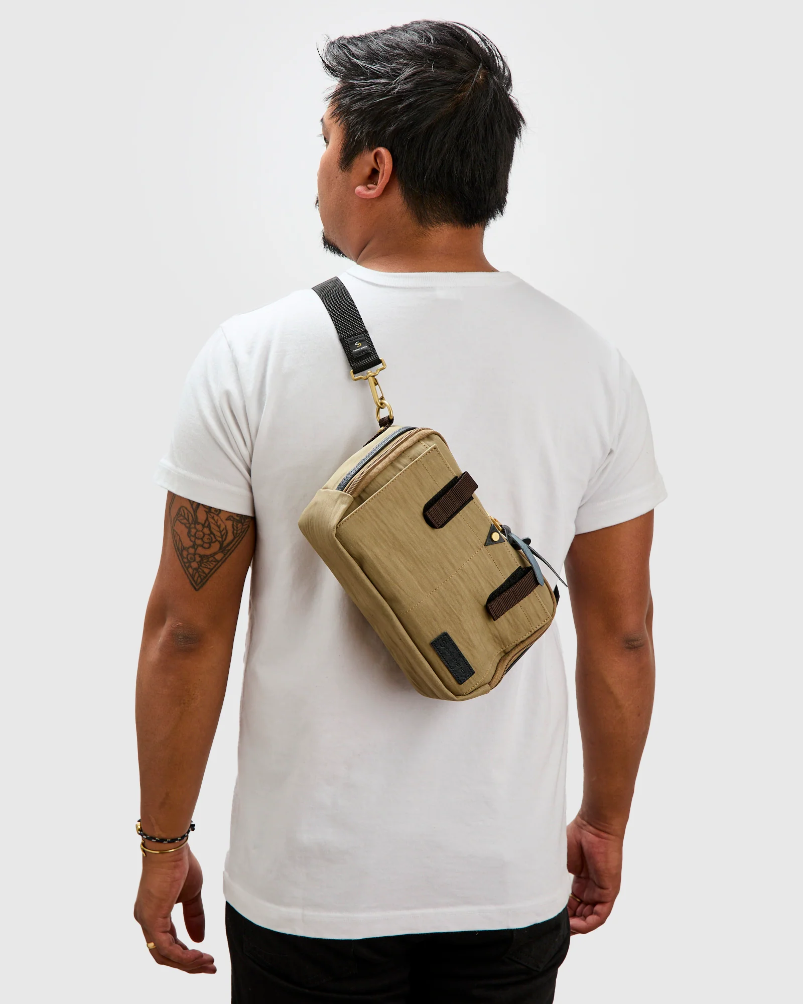 Link Shoulder Bag v2 in Beige - Image 2