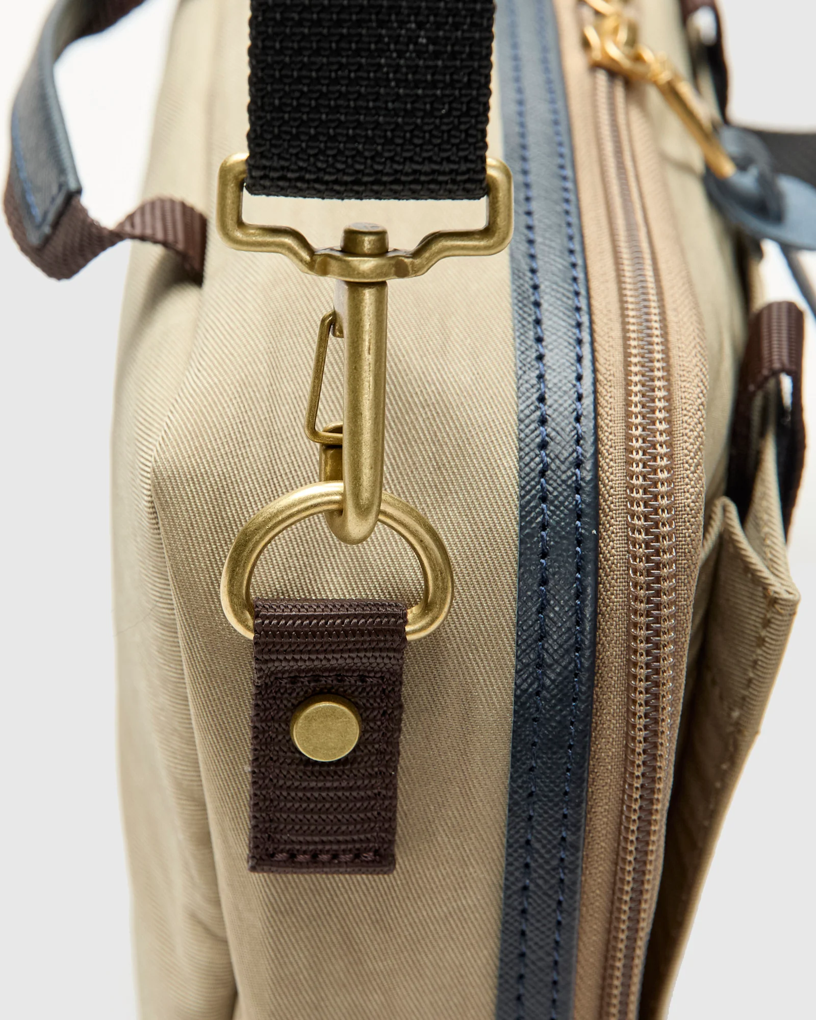Link Shoulder Bag v2 in Beige - Image 6