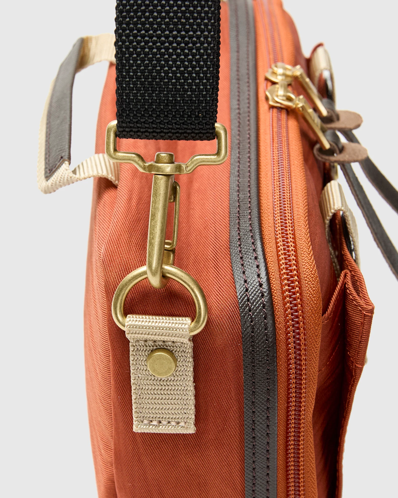 Link Shoulder Bag v2 in Orange - Image 5