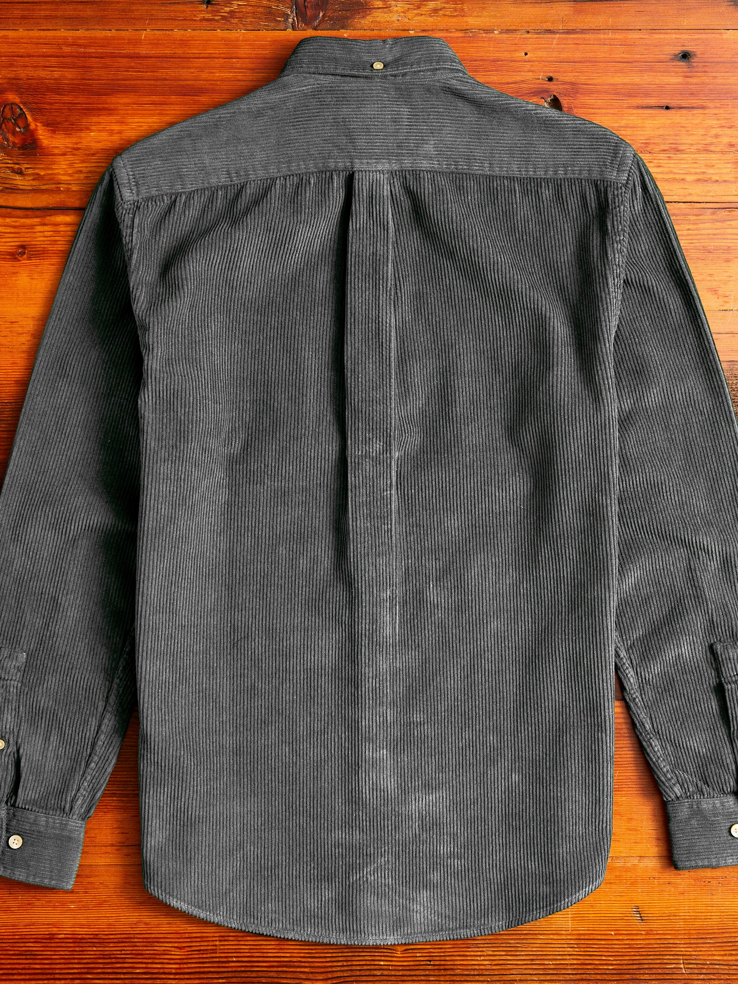 Lobo Button-Up Shirt in Anthracite - Image 8