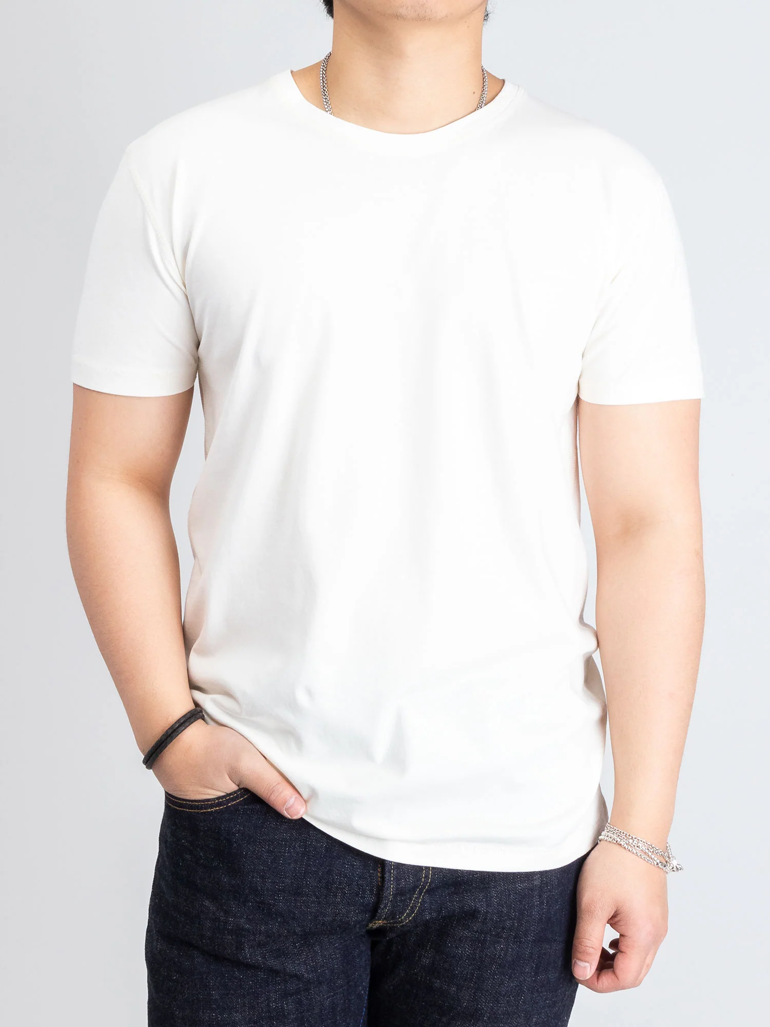 Malick T-Shirt in White - Image 2