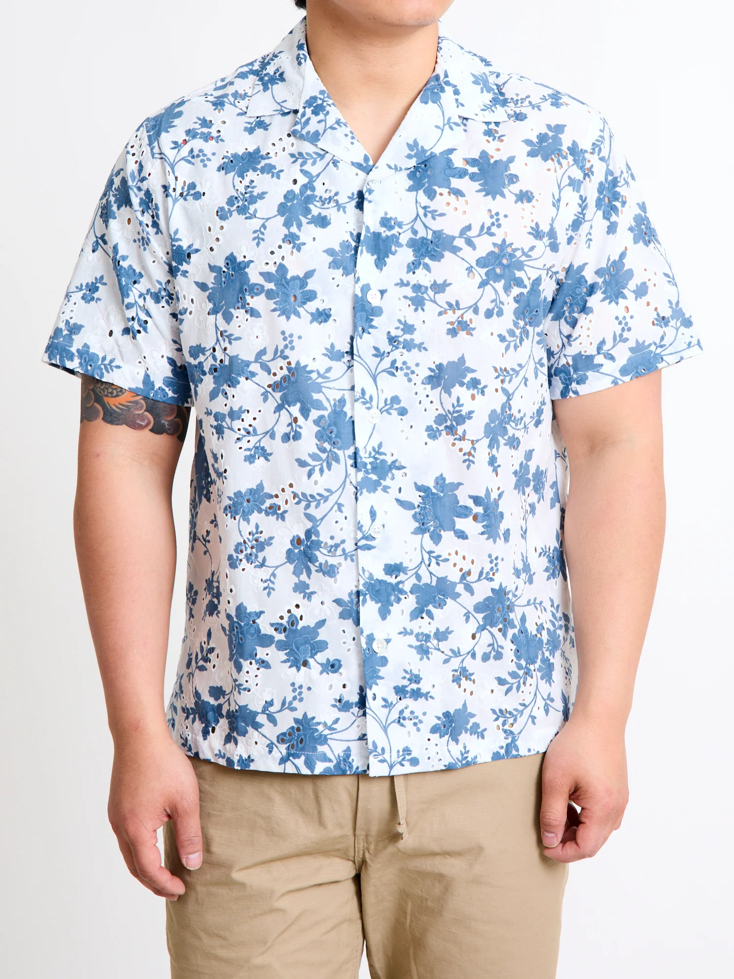 Minho Button-Up Shirt in White Blue - Image 2