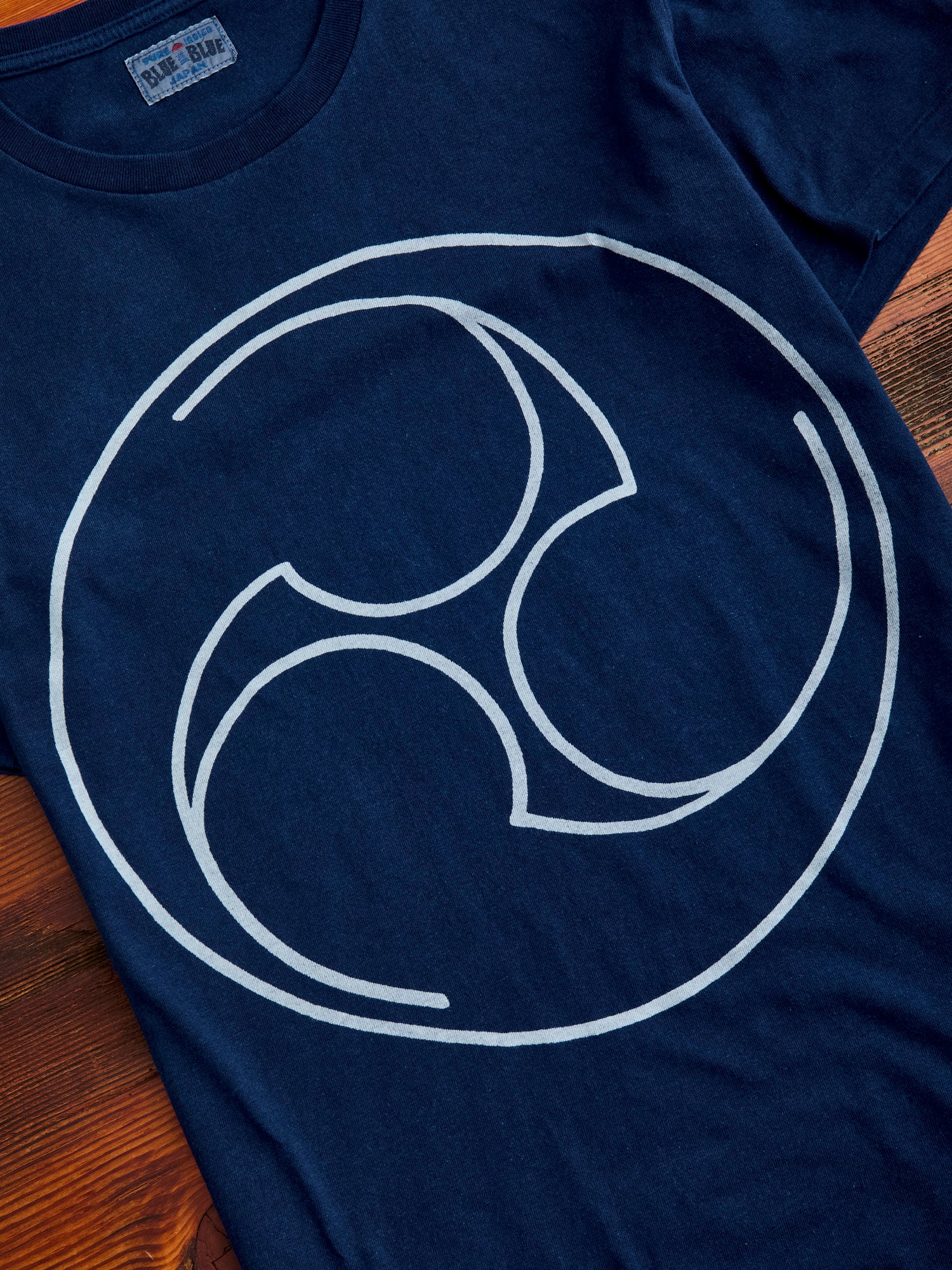 "Mitsutomoe" Bassen T-Shirt in Indigo - Image 5