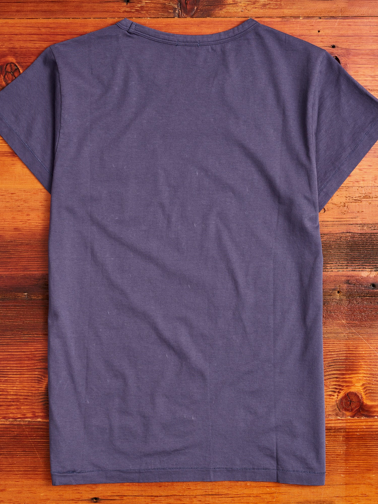 Organic Cotton Tubular Pocket T-Shirt in Faded Navy - Image 7