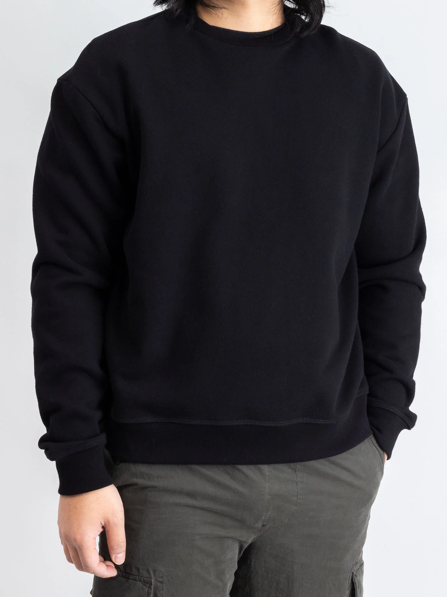 Oversized Crewneck Pullover in Black - Image 2