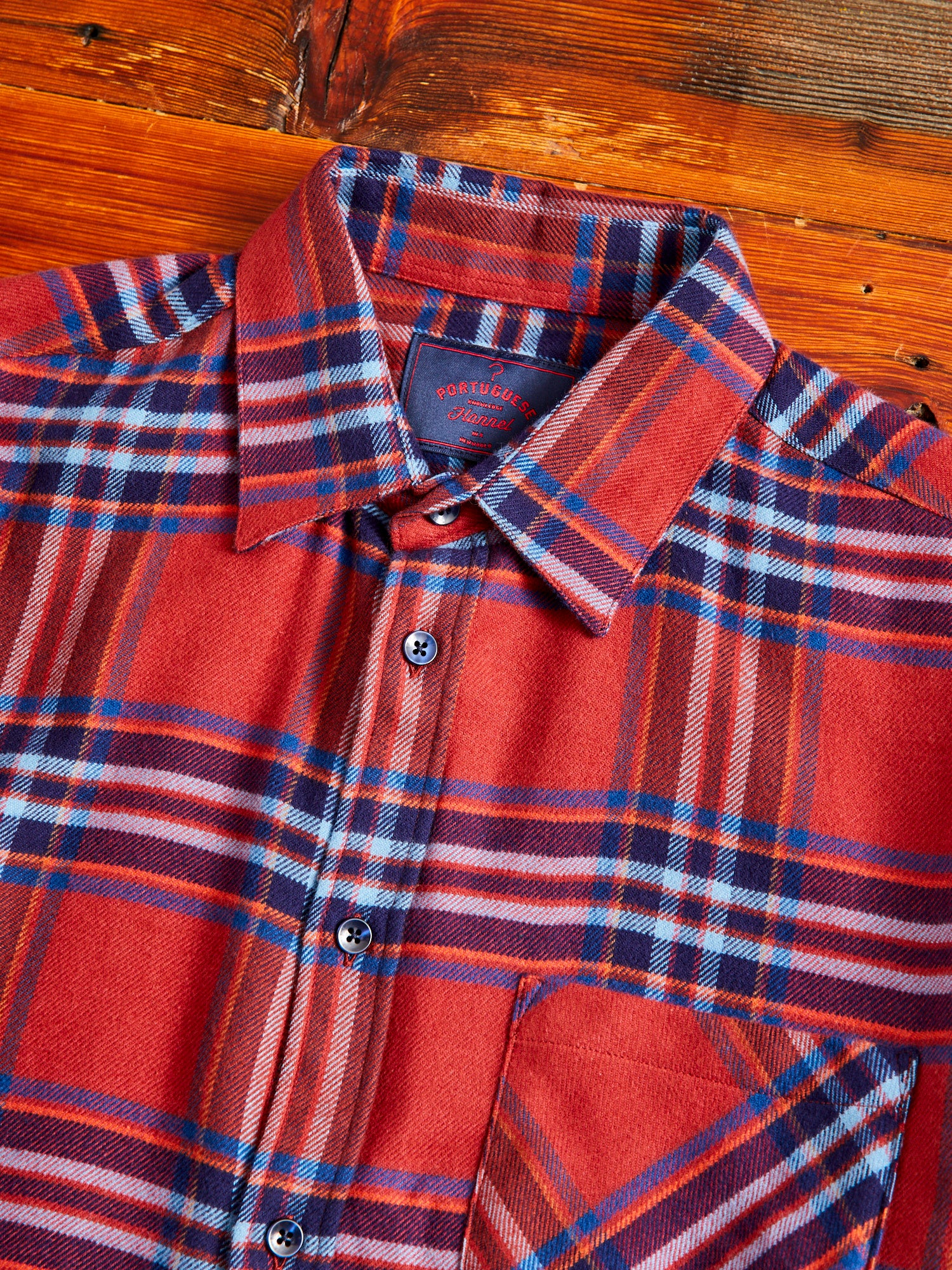 Pau Button-Up Shirt in Red - Image 3