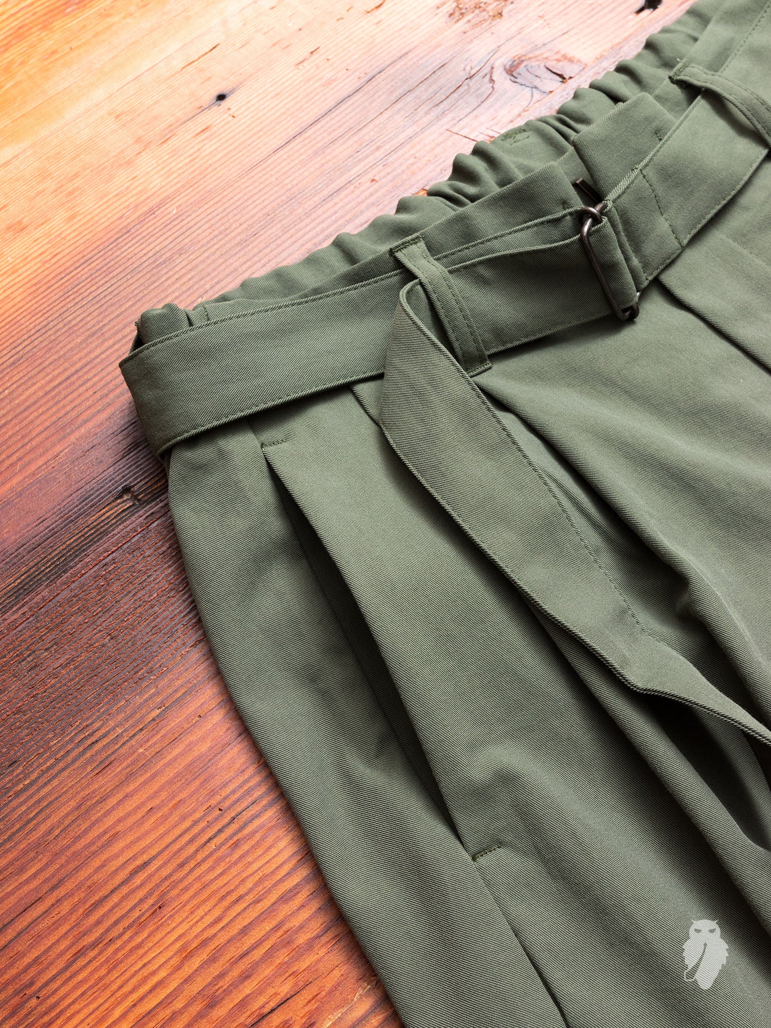 Pleated Relaxed Trouser in Khaki Green - Image 6