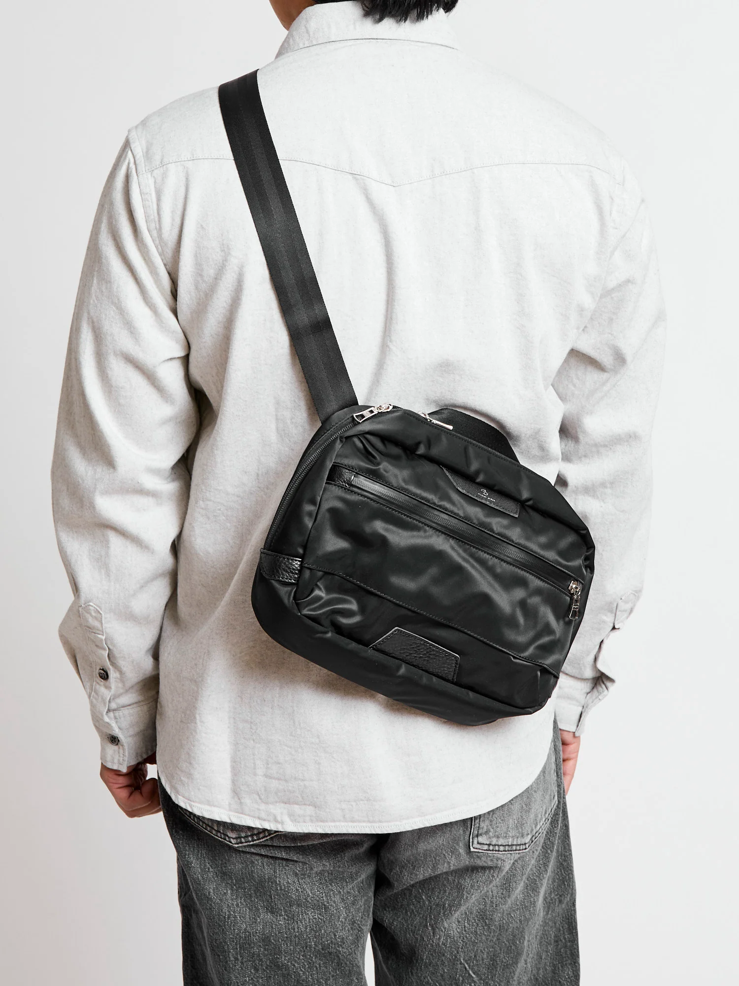 Progress Large Shoulder Carry Bag in Black - Image 2