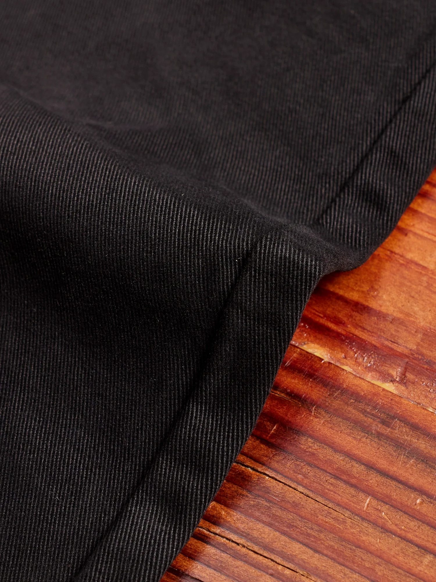 Relaxed Taper Cargo Chino in Black Stonewash - Image 7