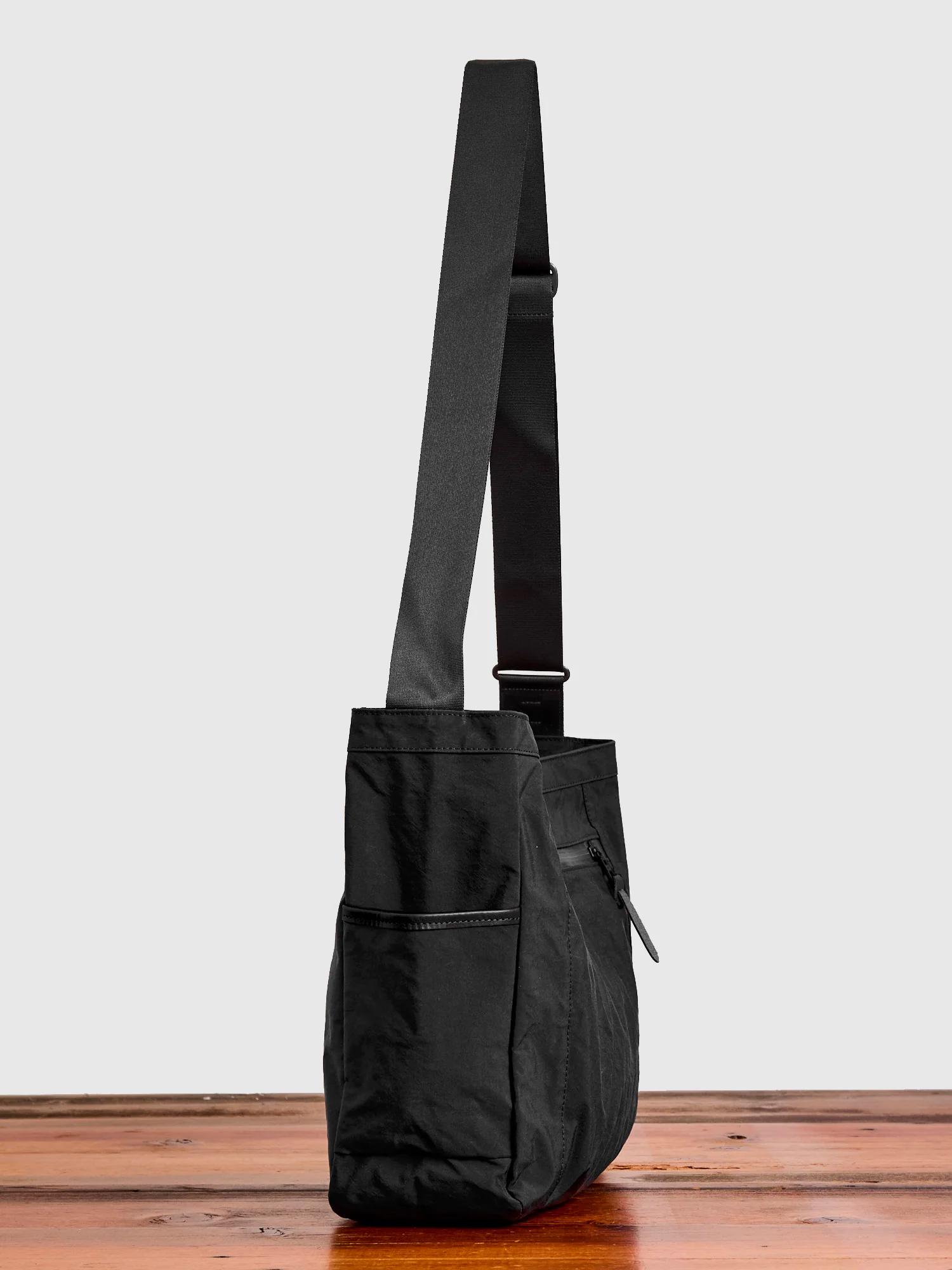 Root Shoulder Tote Bag in Black - Image 4