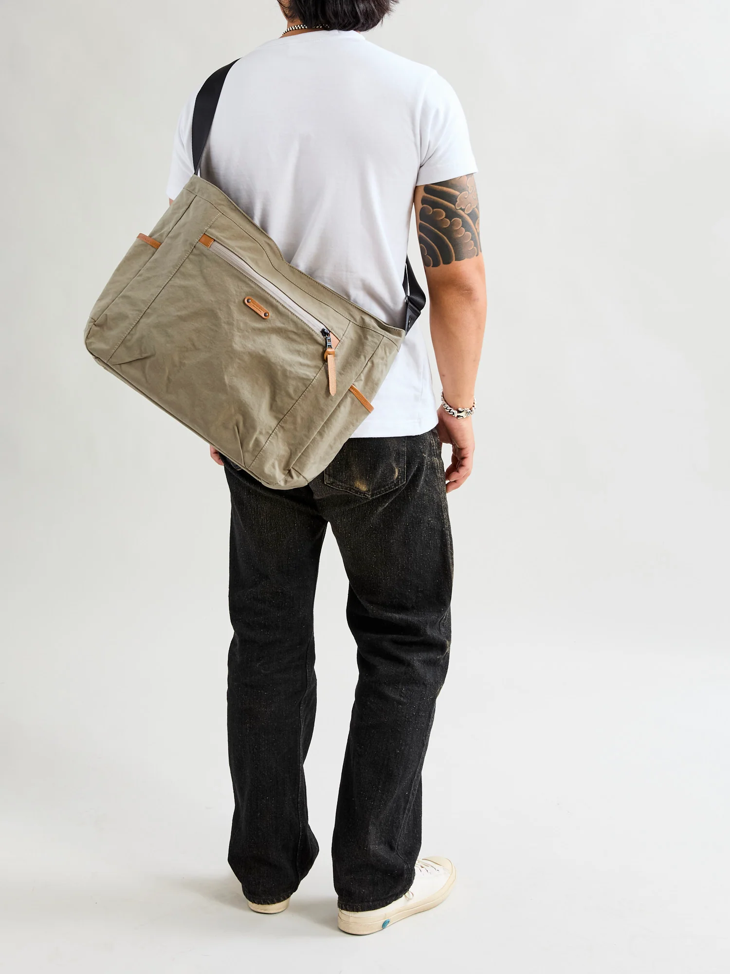Root Shoulder Tote Bag in Beige - Image 12