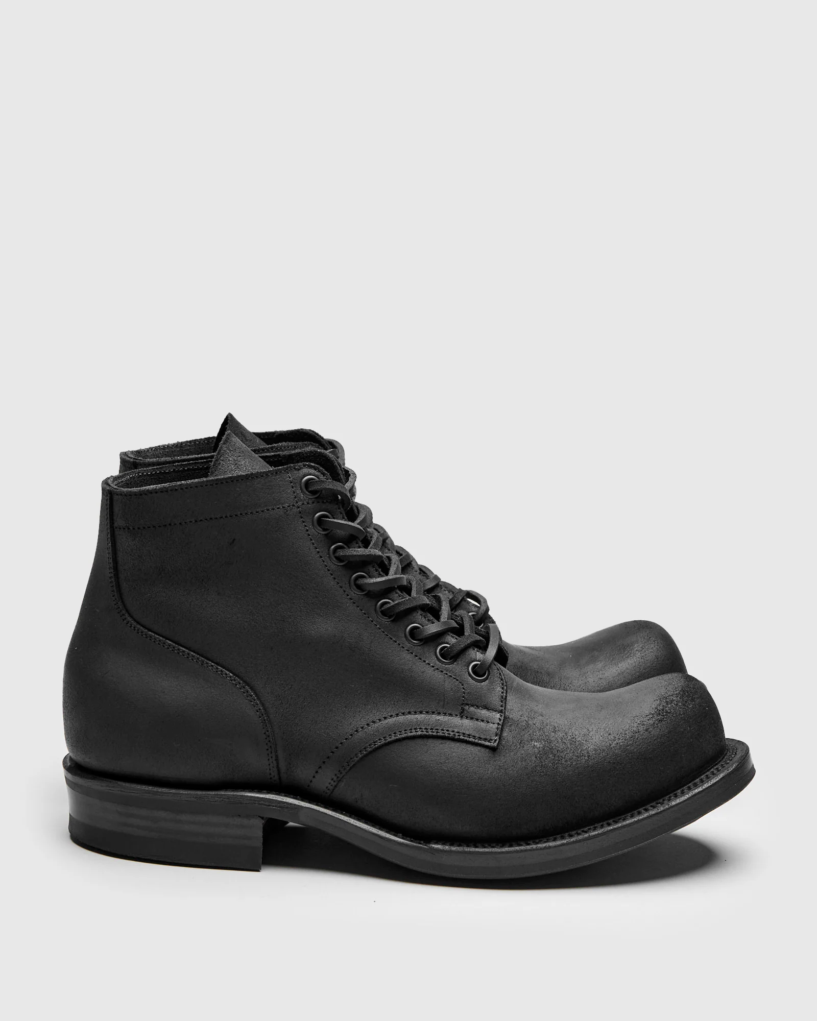 Service Boot 310 in Black Waxy Commander - Image 3