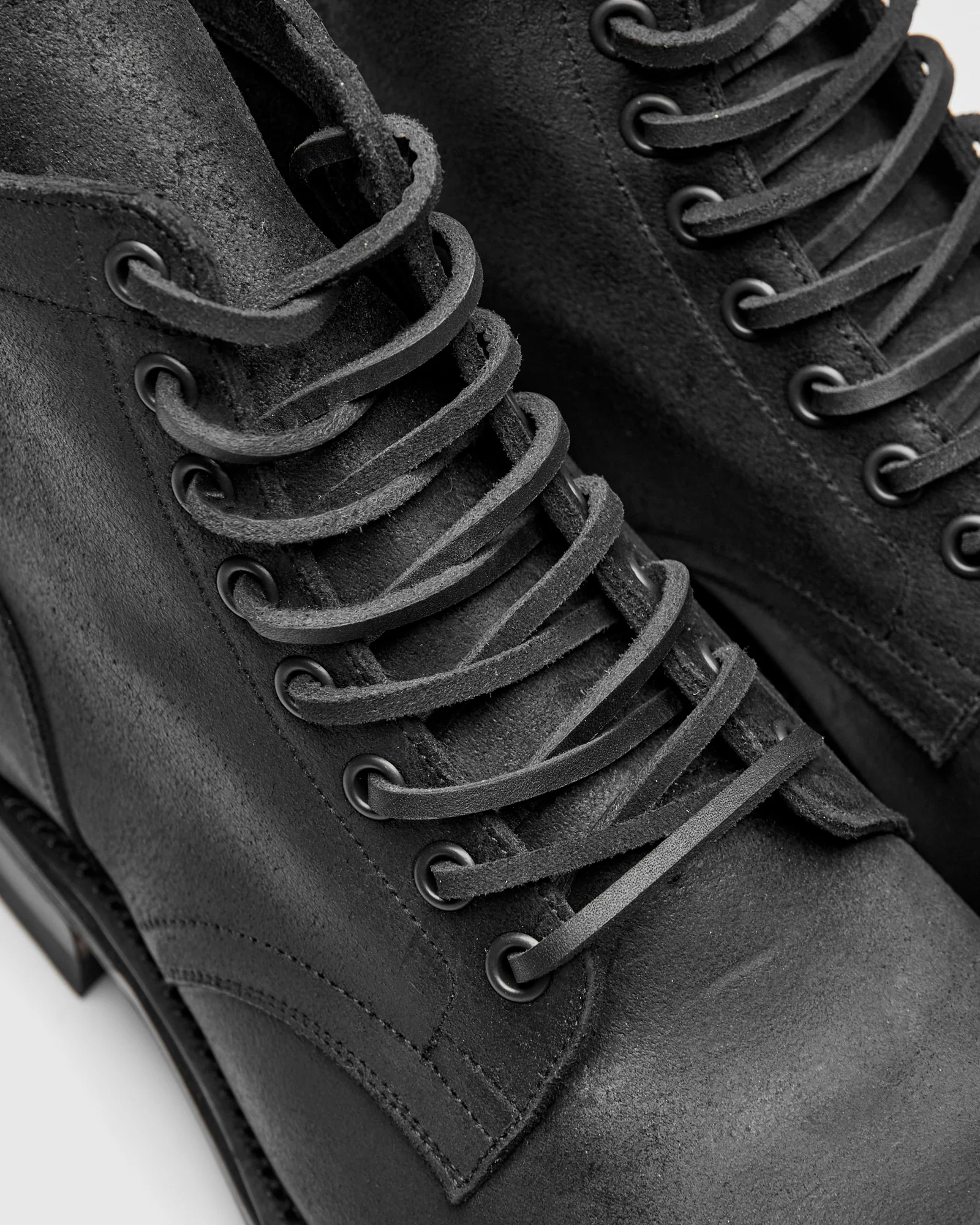 Service Boot 310 in Black Waxy Commander - Image 7