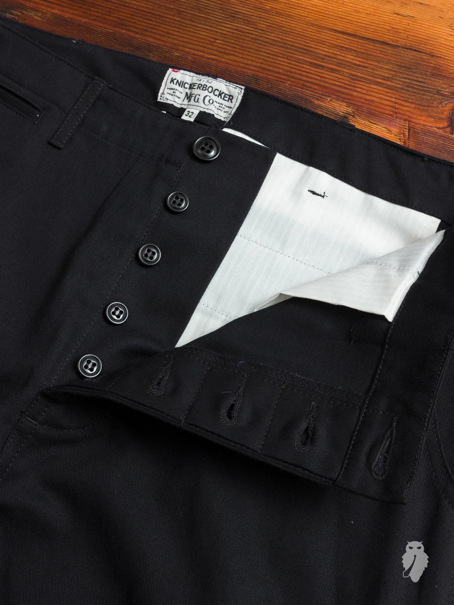 Service Chino in Black - Image 6