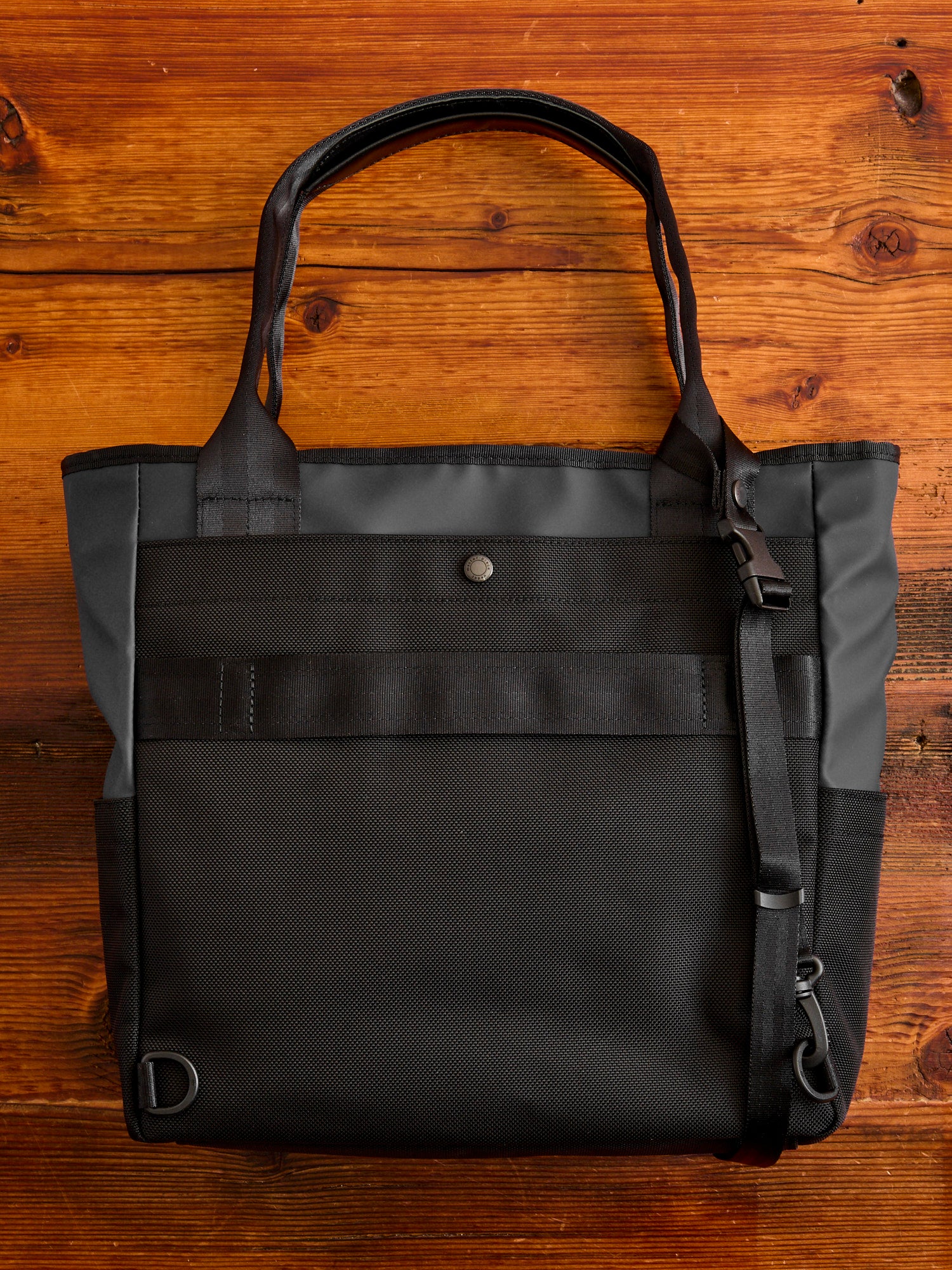 Slick Tote Bag in Black - Image 5